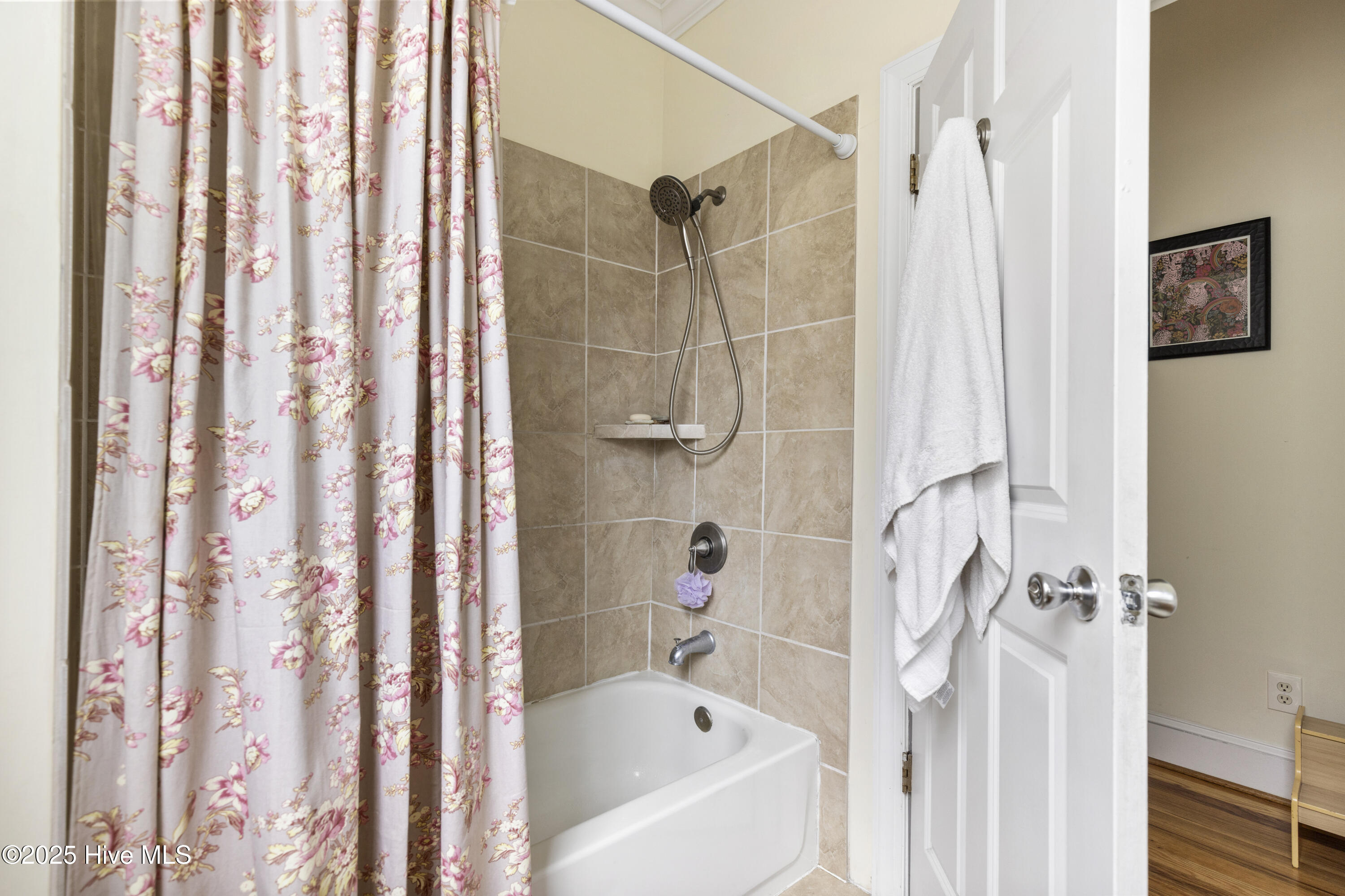Wilmington, North Carolina, 28401, United States, 4 Bedrooms Bedrooms, ,3 BathroomsBathrooms,Residential,For Sale,1882857