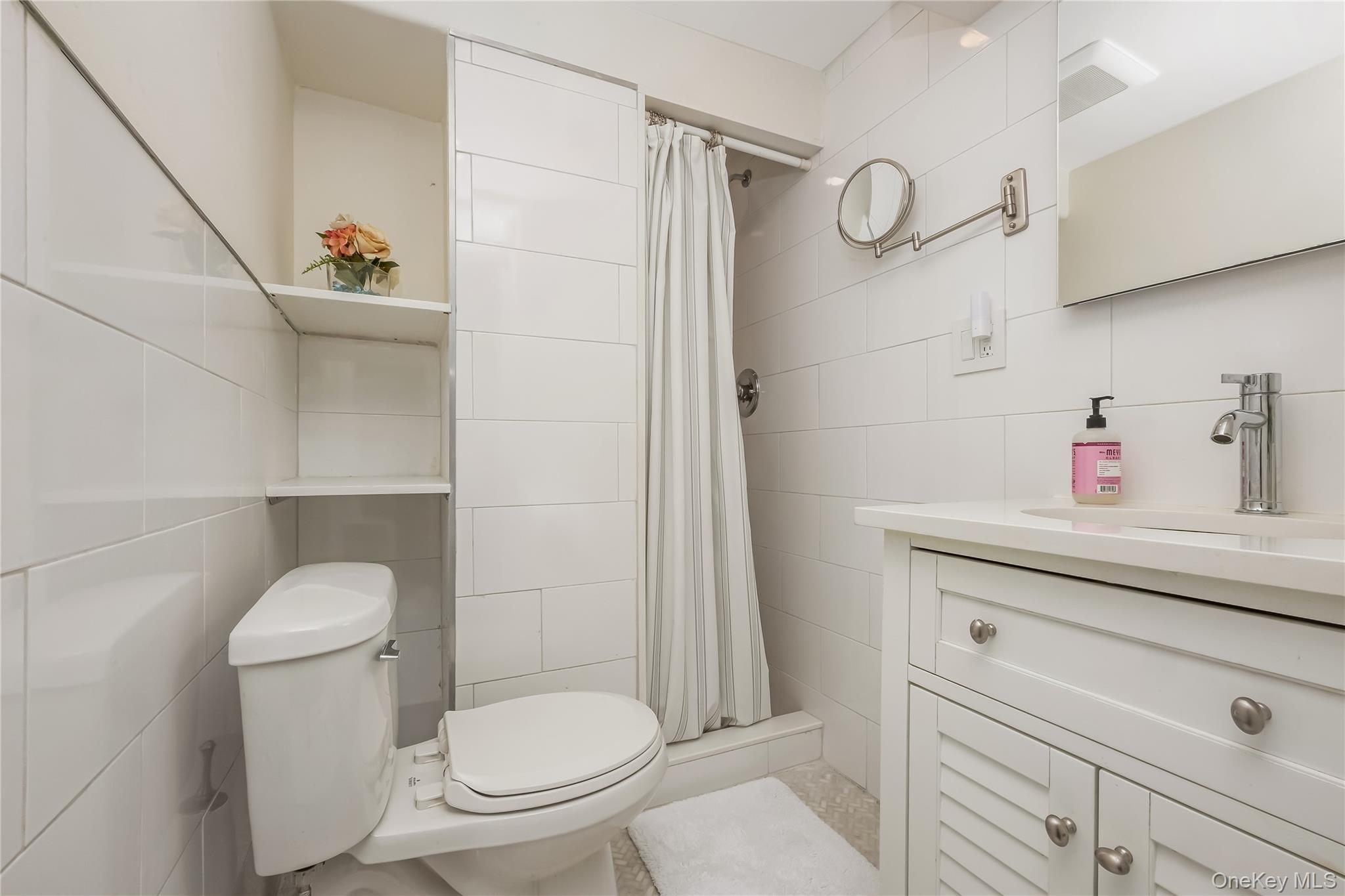 Farmingdale, New York, 11735, United States, 4 Bedrooms Bedrooms, ,3 BathroomsBathrooms,Residential,For Sale,1942122