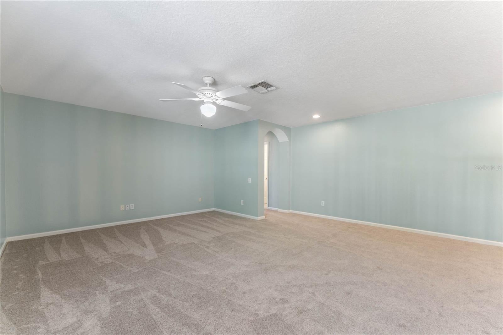 OVIEDO, Florida, 32765, United States, 5 Bedrooms Bedrooms, ,4 BathroomsBathrooms,Residential,For Sale,1980117