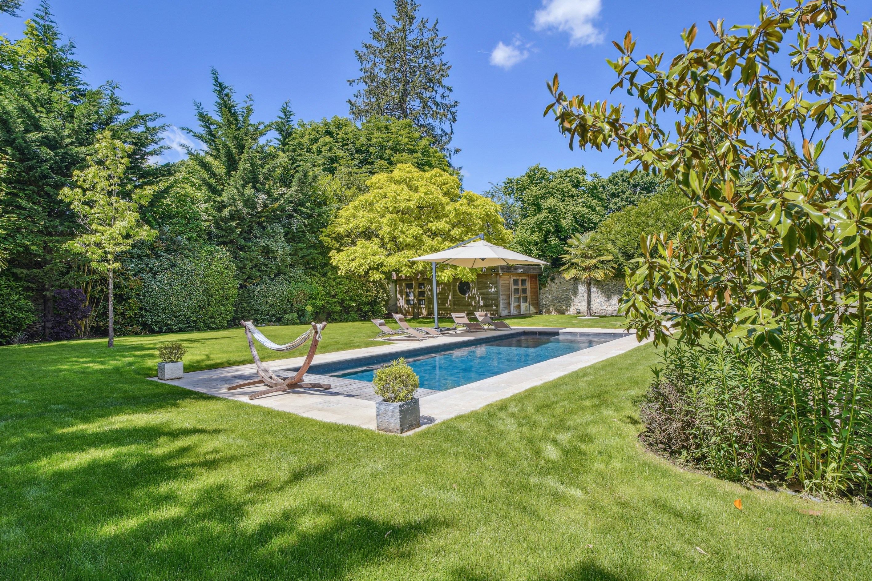  Exceptional property in the heart of Montfort l