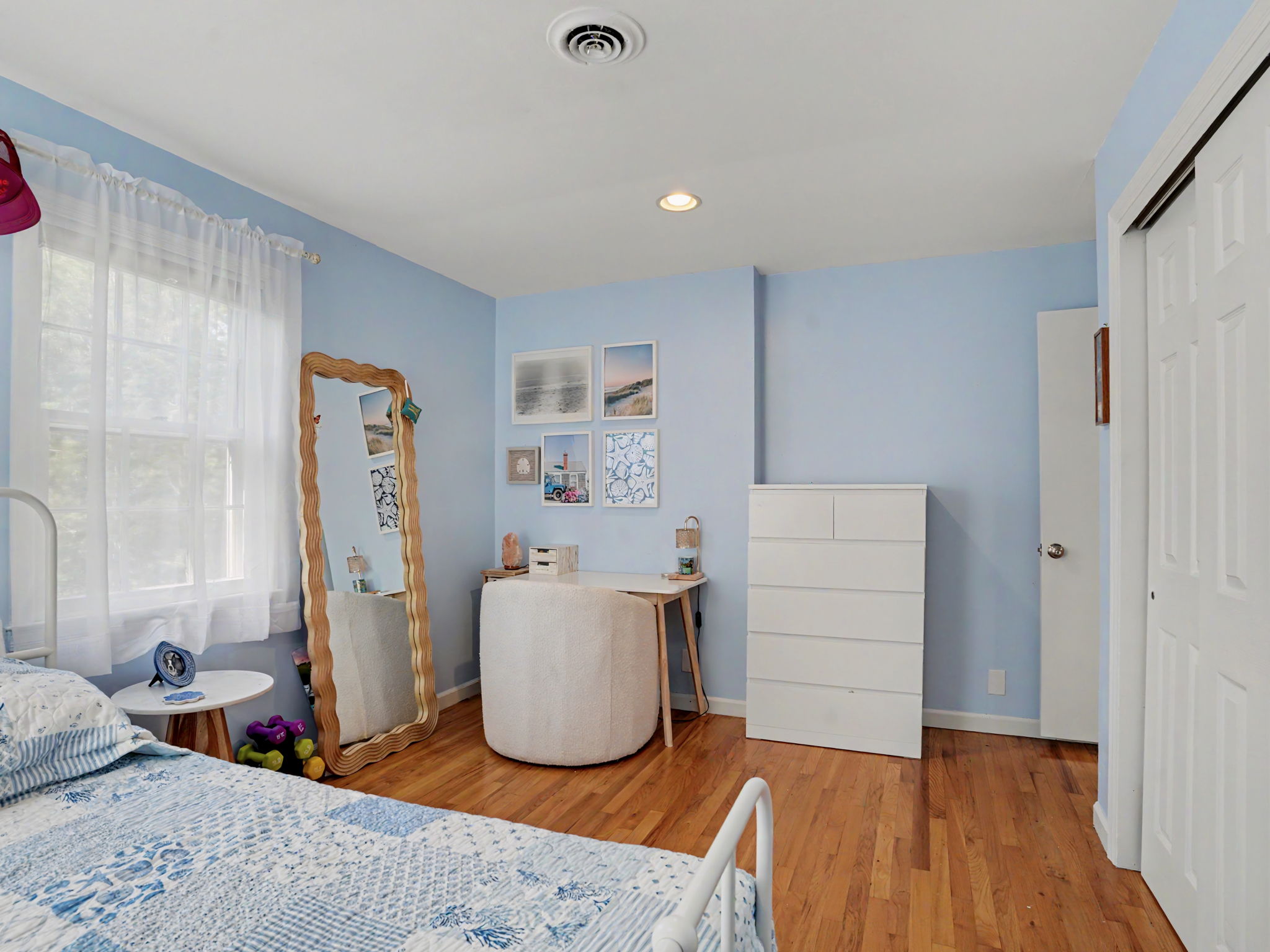  Hilltop Lake Hills Oasis with Renovated Chef