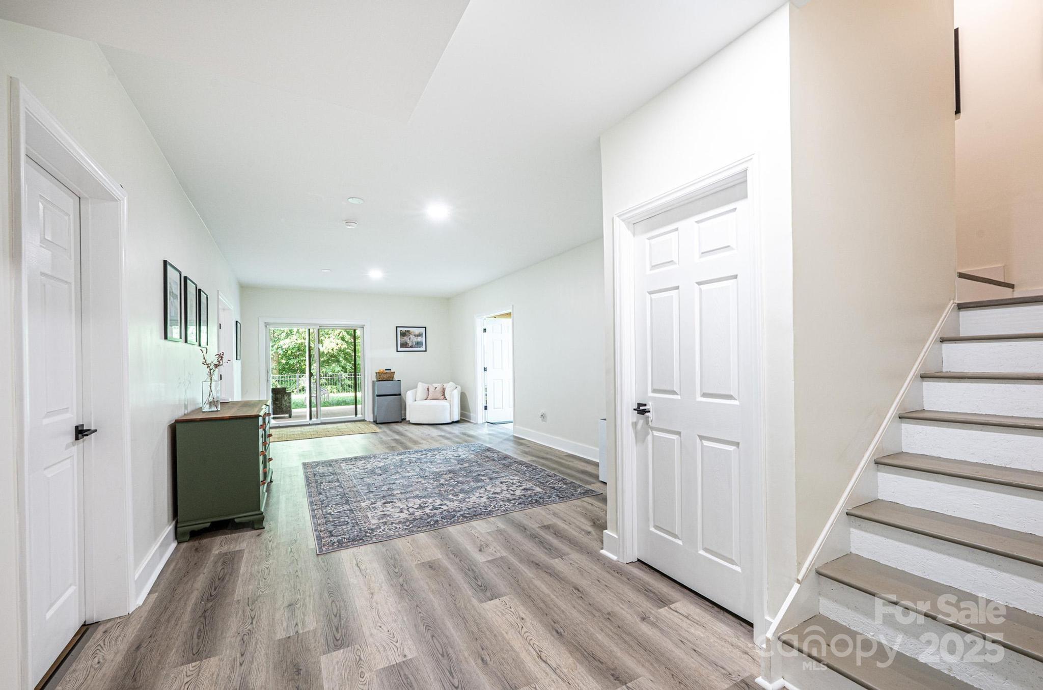 Hickory, North Carolina, 28601, United States, 4 Bedrooms Bedrooms, ,4 BathroomsBathrooms,Residential,For Sale,1850050