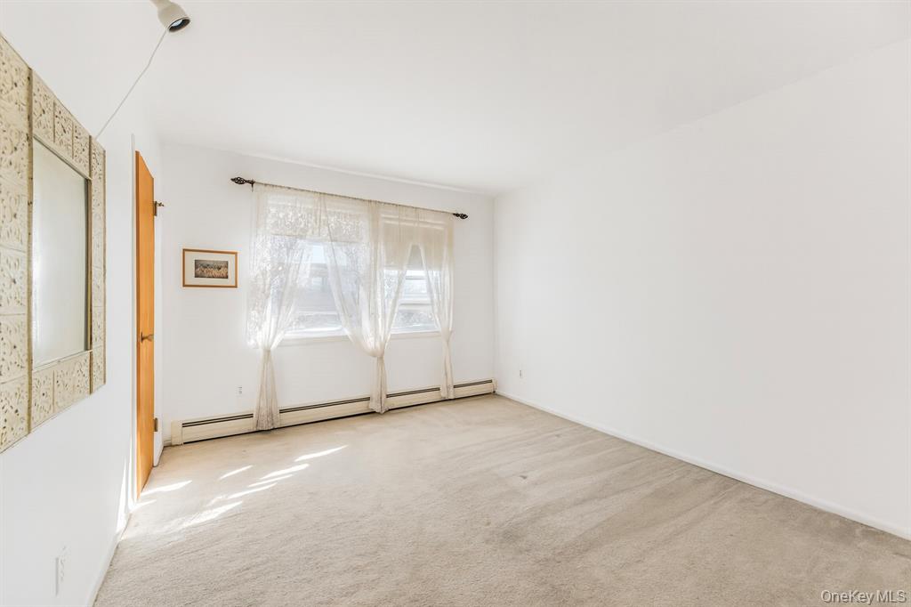 Yonkers, New York, 10703, United States, 6 Bedrooms Bedrooms, ,2 BathroomsBathrooms,Residential,For Sale,1984096