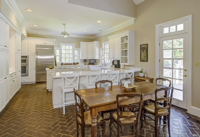 Vicksburg, Mississippi, 39183, United States, 4 Bedrooms Bedrooms, ,4 BathroomsBathrooms,Residential,For Sale,1919653
