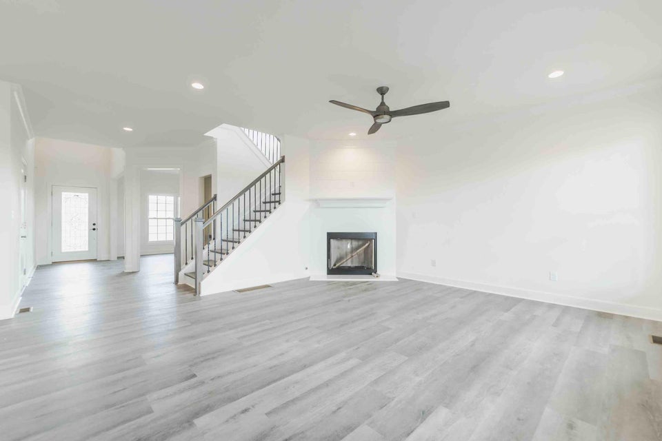 Richmond, Kentucky, 40475, United States, 5 Bedrooms Bedrooms, ,5 BathroomsBathrooms,Residential,For Sale,1881286