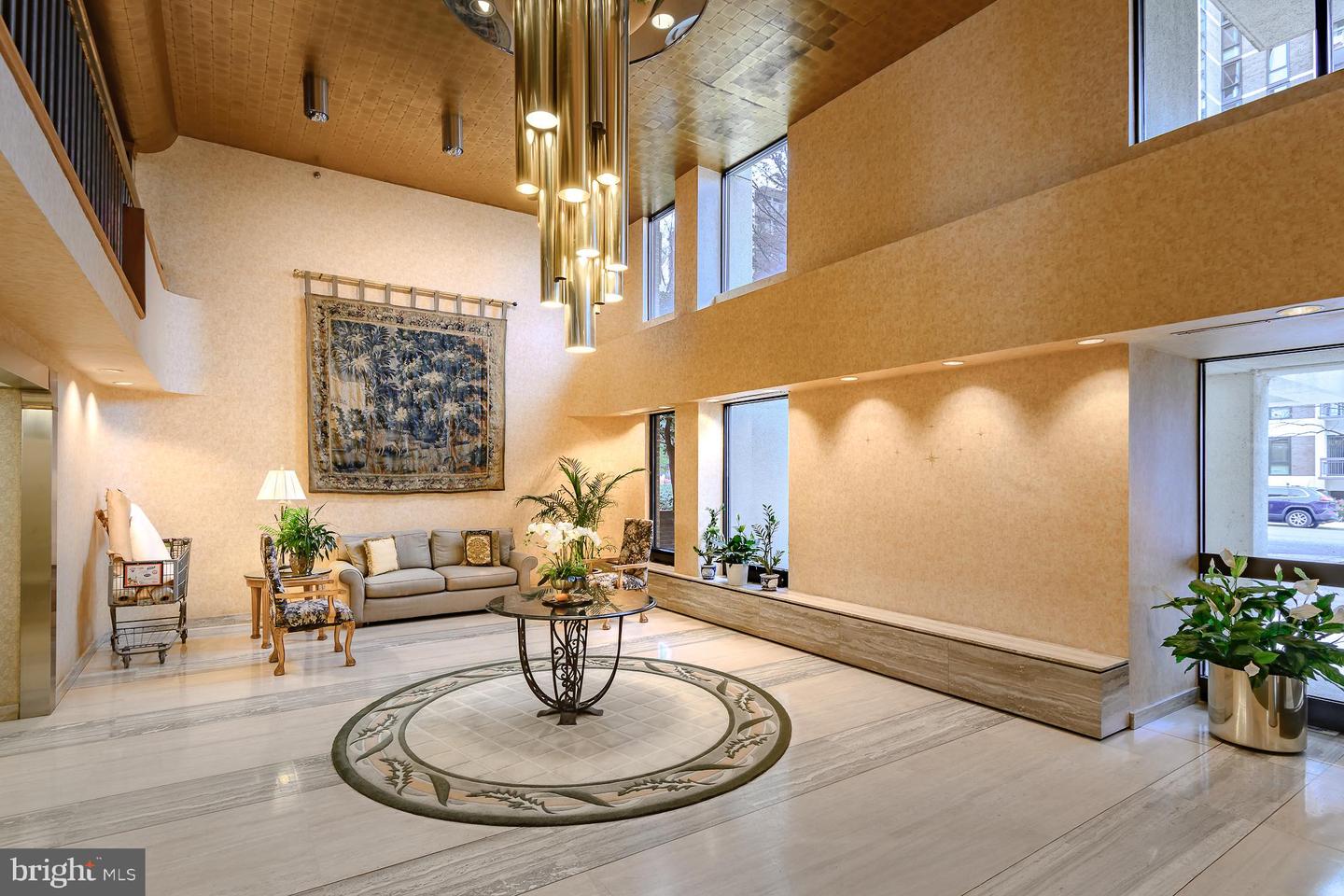 Arlington, Virginia, 22204, United States, 2 Bedrooms Bedrooms, ,2 BathroomsBathrooms,Residential,For Sale,1996960