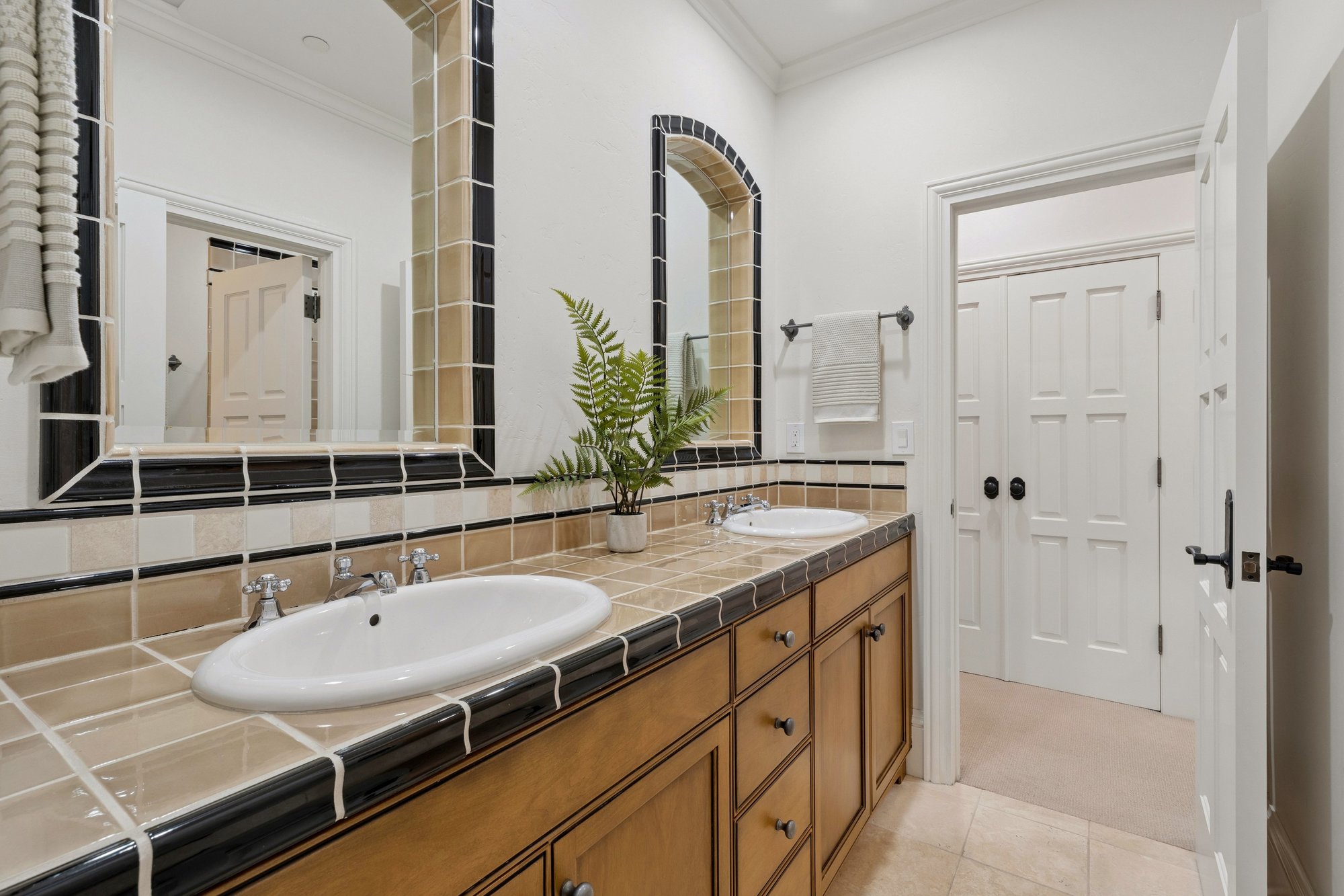  Timeless Elegance in Lower Hillsborough - 物件實景