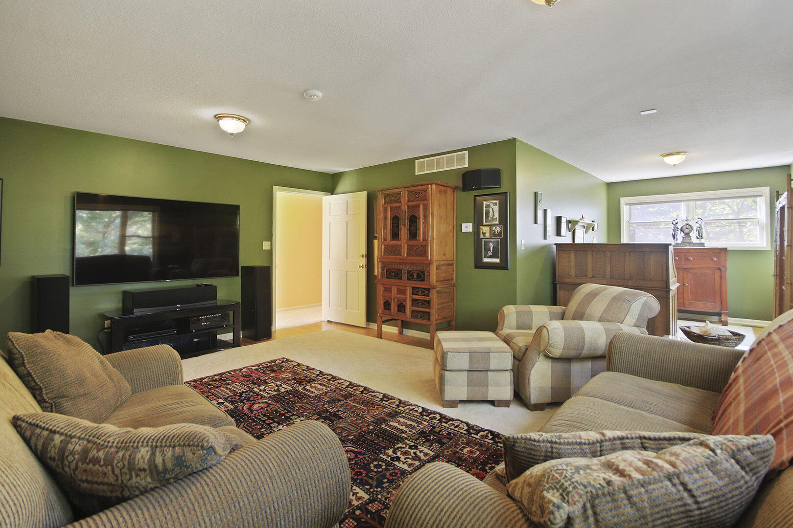 COLUMBIA, Missouri, 65203, United States, 5 Bedrooms Bedrooms, ,3 BathroomsBathrooms,Residential,For Sale,1975322