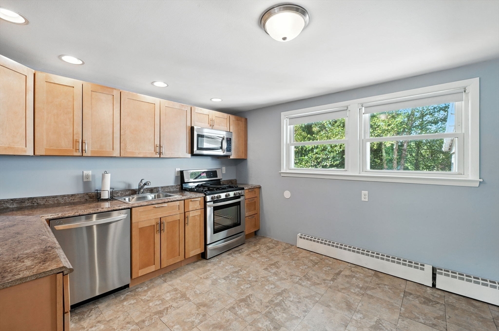 Tewksbury, Massachusetts, 01876, United States, 3 Bedrooms Bedrooms, ,2 BathroomsBathrooms,Residential,For Sale,1938994