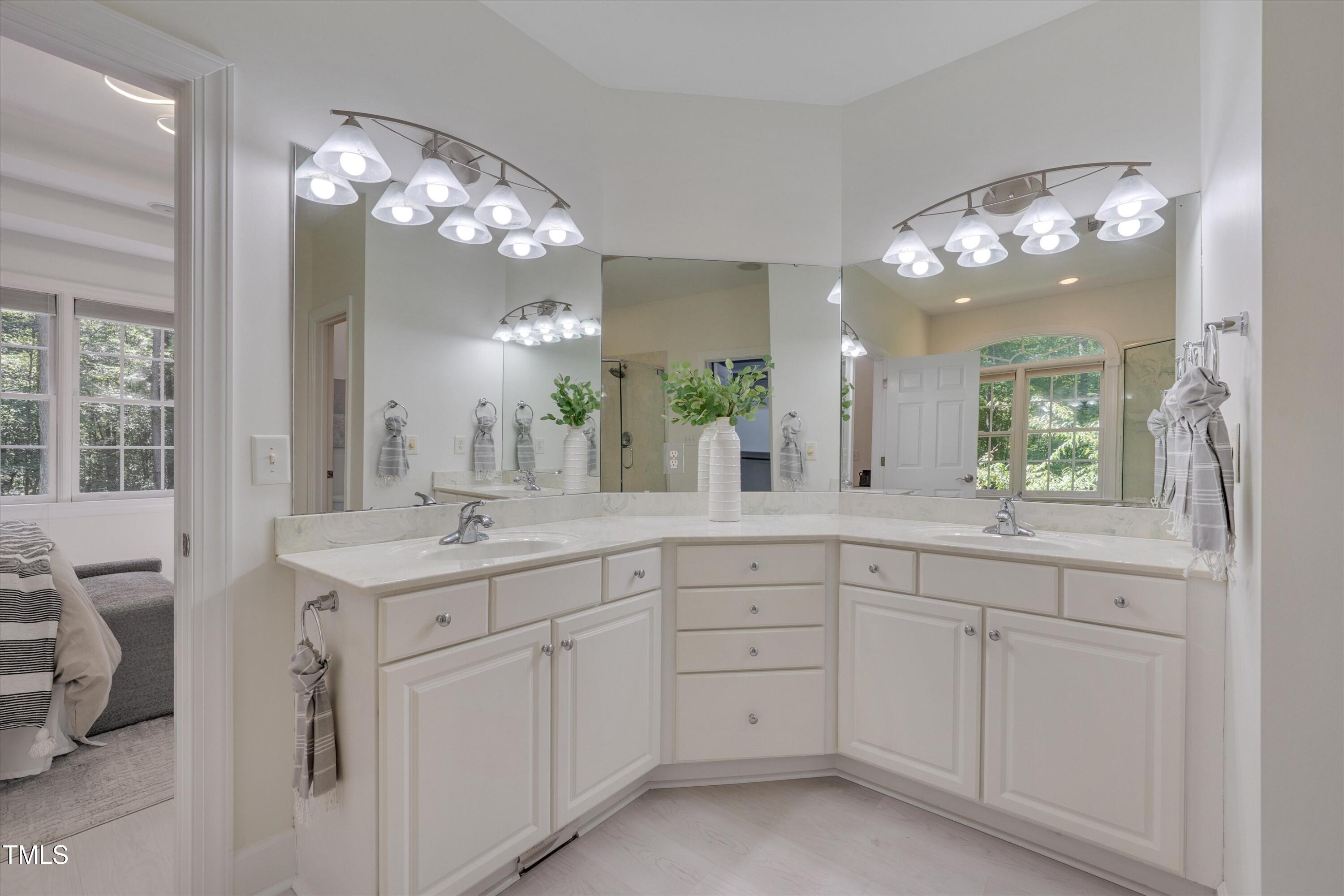 Hillsborough, North Carolina, 27278, United States, 4 Bedrooms Bedrooms, ,4 BathroomsBathrooms,Residential,For Sale,1947049