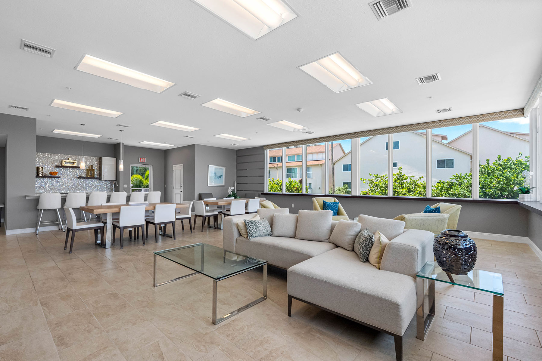  ISLAND WAY TOWERS CONDO - 物件實景
