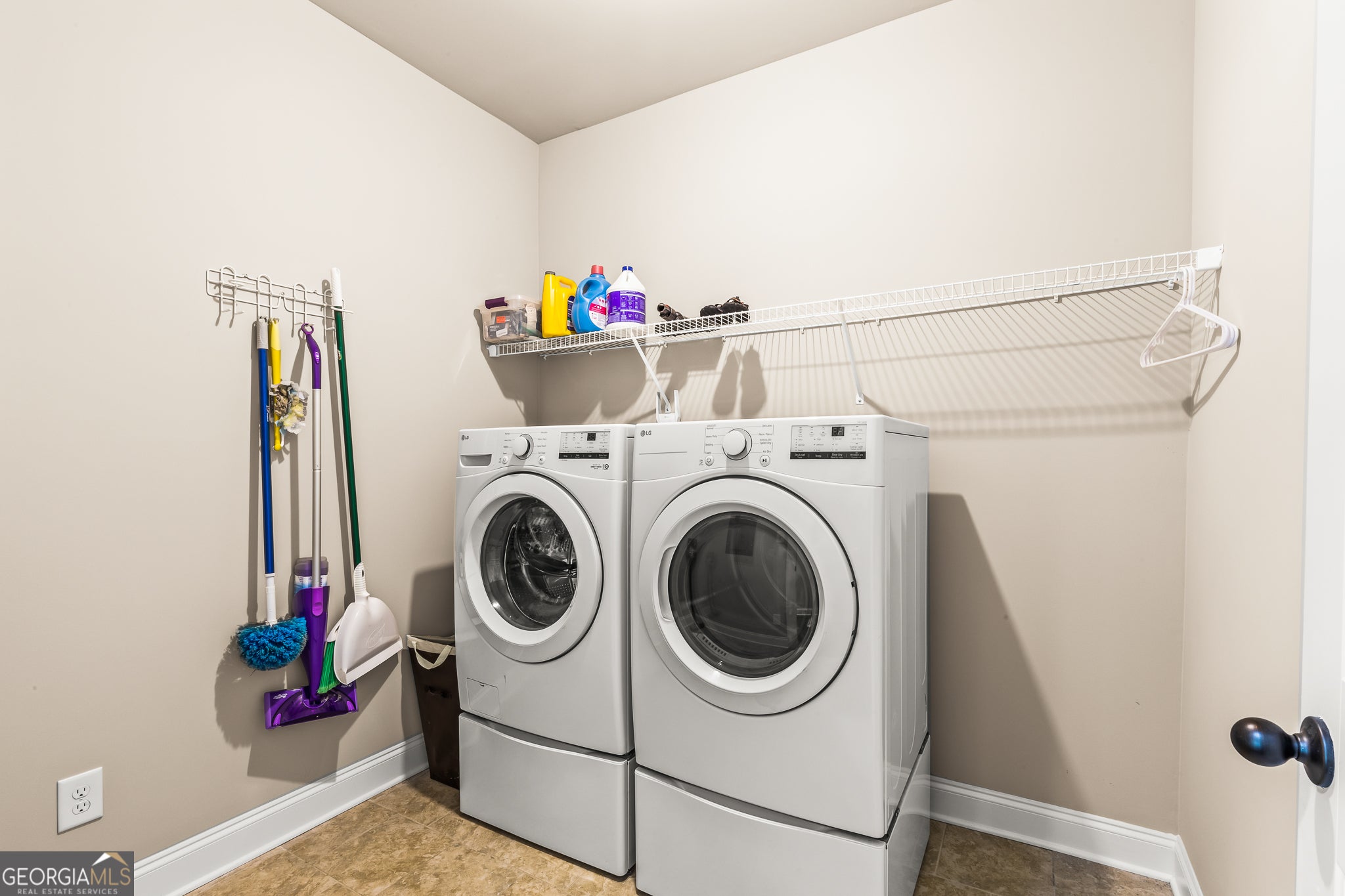 Senoia, Georgia, 30276, United States, 4 Bedrooms Bedrooms, ,3 BathroomsBathrooms,Residential,For Sale,1990817