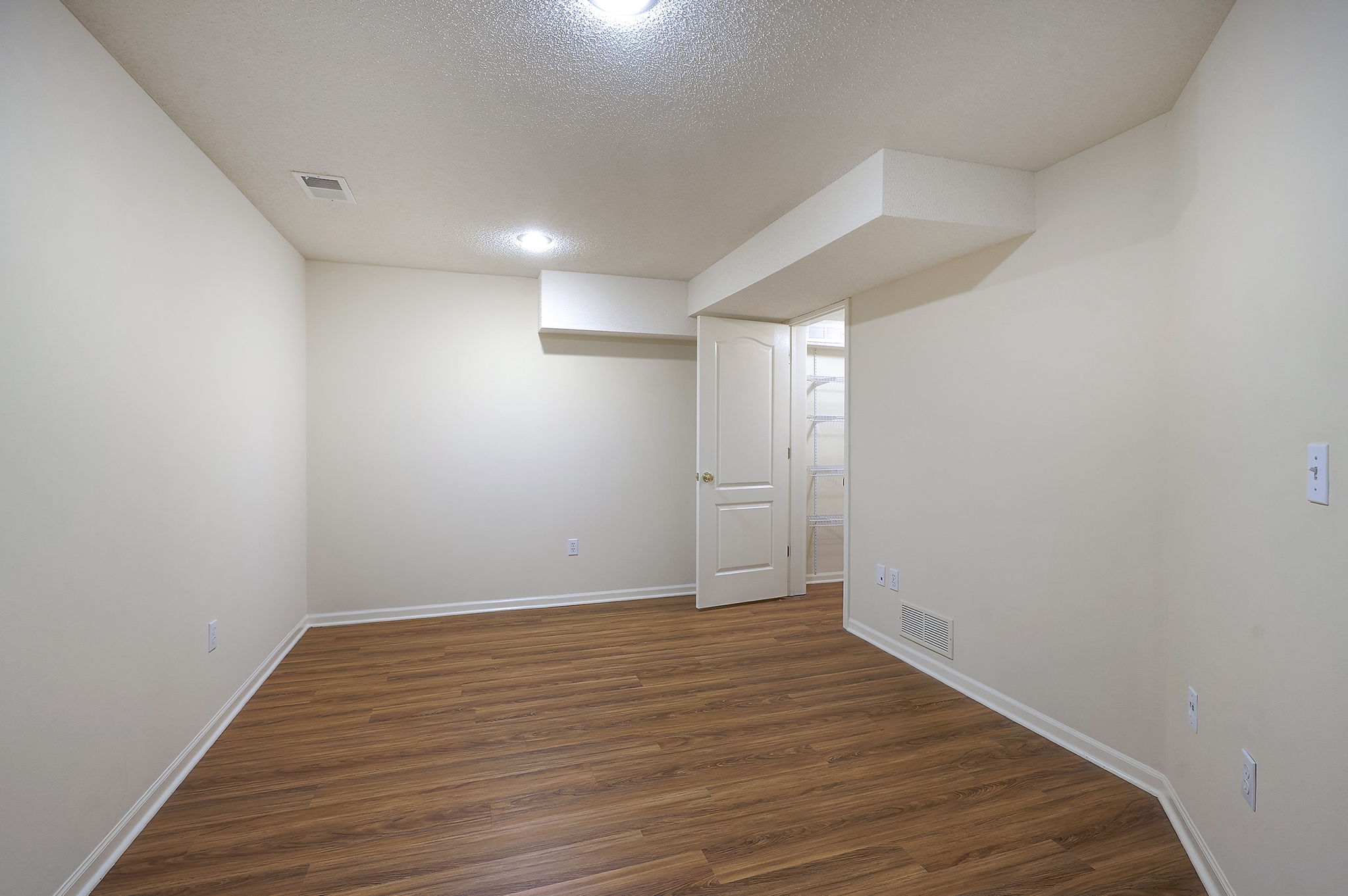  15223 Woodson Lane, Overland Park, KS 66223 - 物件實景