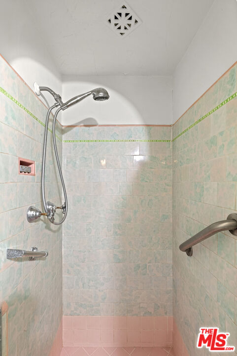 Los Angeles, California, 90036, United States, 4 Bedrooms Bedrooms, ,3 BathroomsBathrooms,Residential,For Sale,1849800