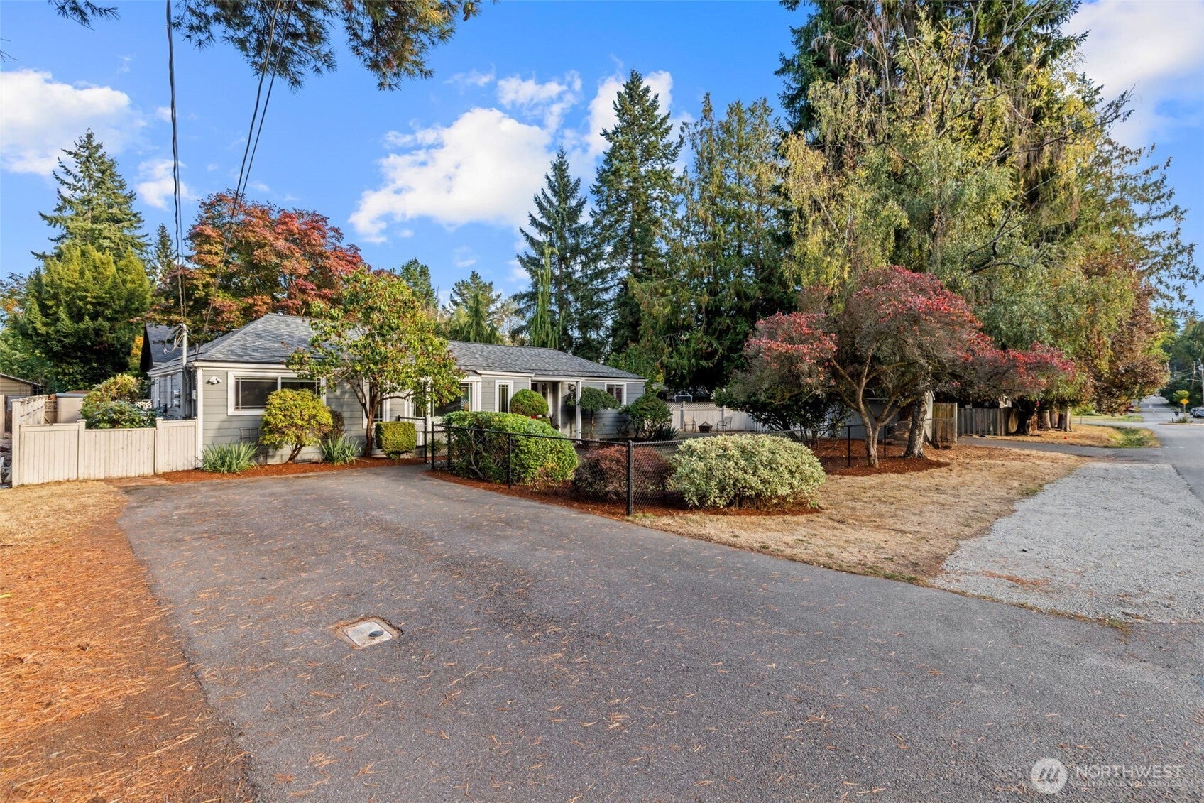 Shoreline, Washington, 98155, United States, 3 Bedrooms Bedrooms, ,1 BathroomBathrooms,Residential,For Sale,1980114