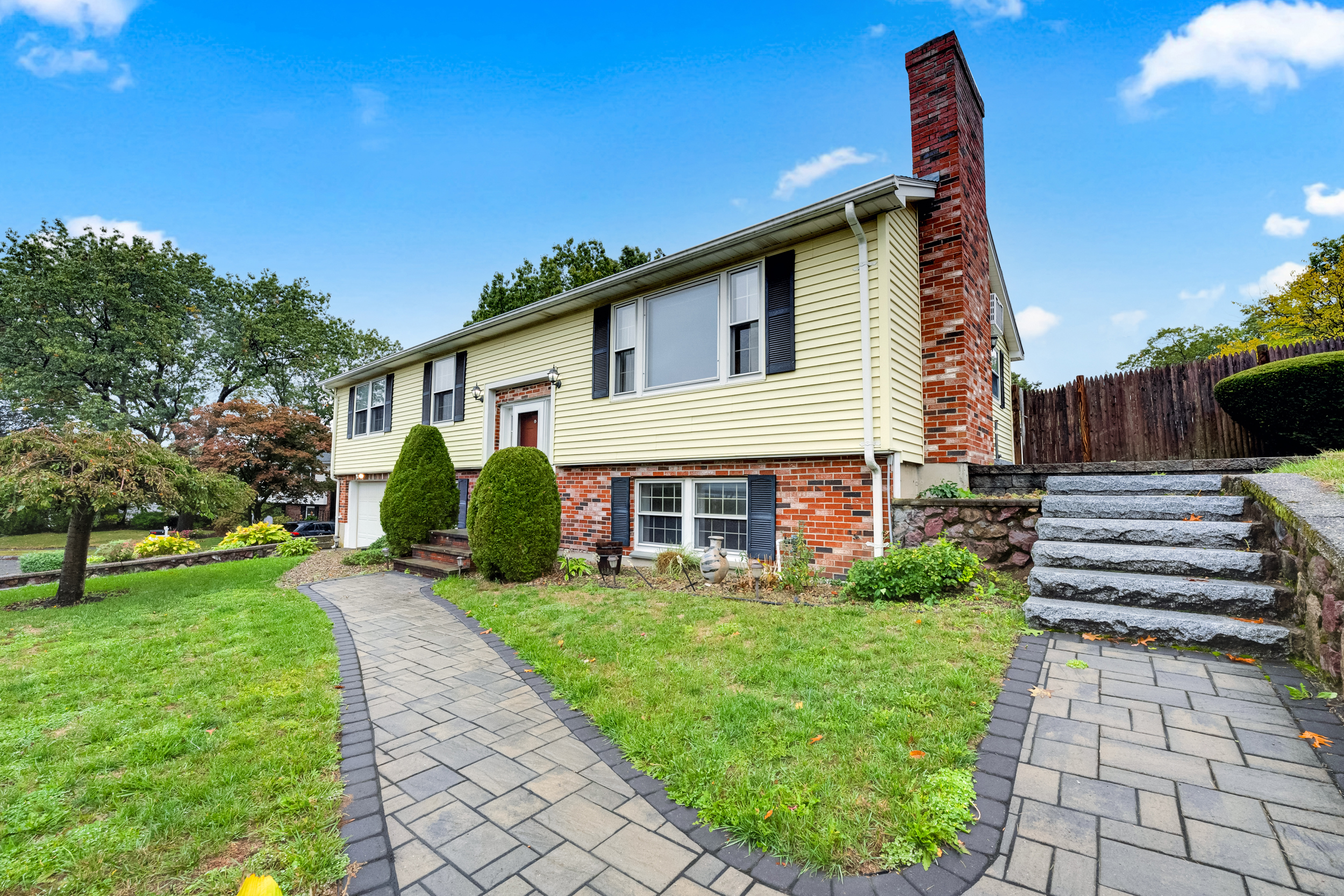 Wakefield, Massachusetts, 01880, United States, 4 Bedrooms Bedrooms, ,3 BathroomsBathrooms,Residential,For Sale,1978637