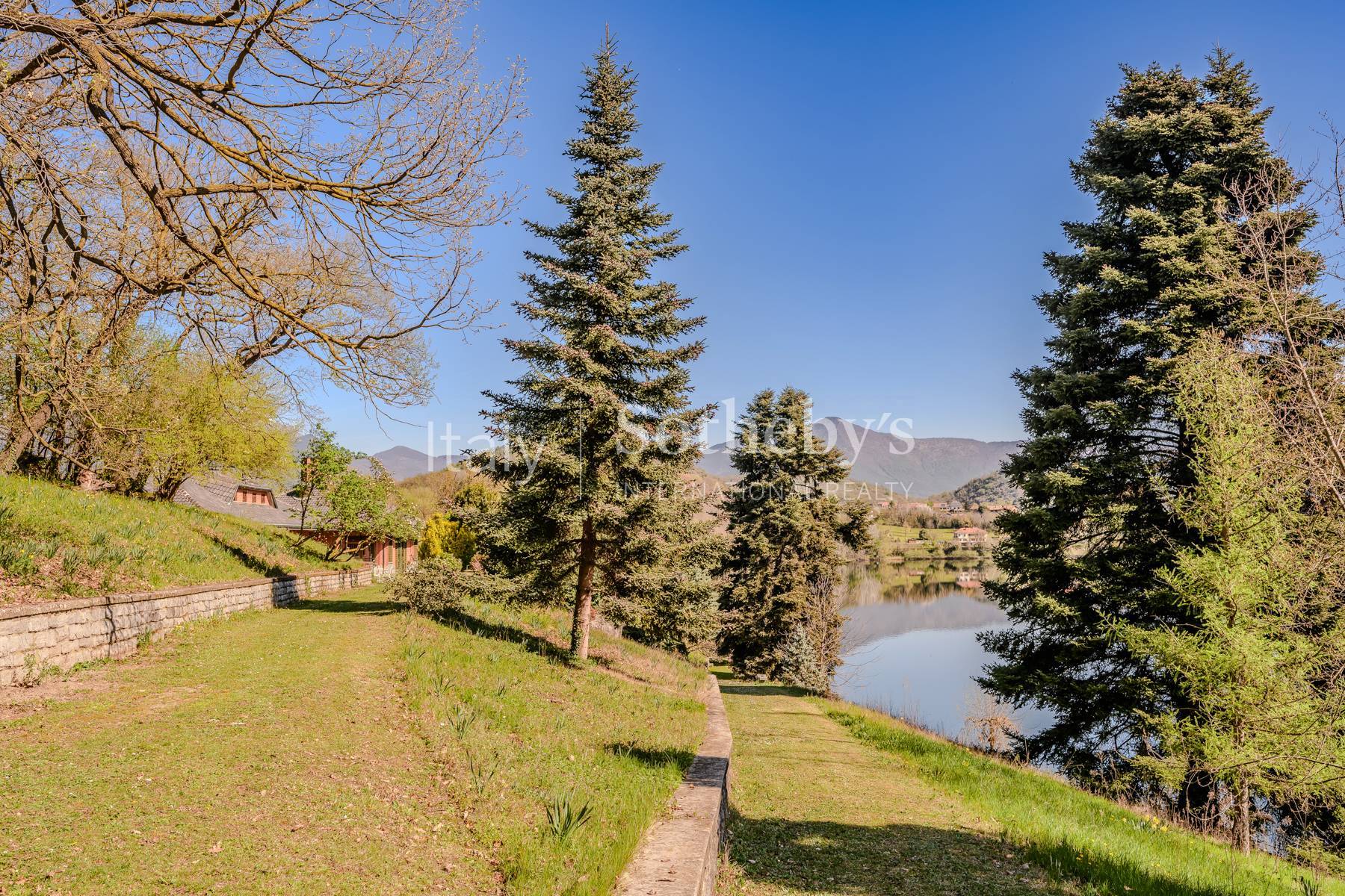  Waterfront villa with private park on Lake Avigliana - 物件實景