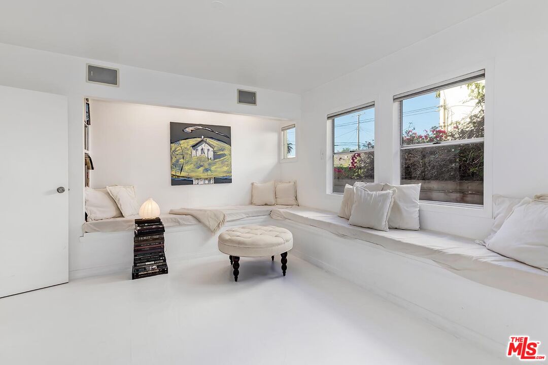 Venice, California, 90291, United States, 2 Bedrooms Bedrooms, ,2 BathroomsBathrooms,Residential,For Sale,1993237