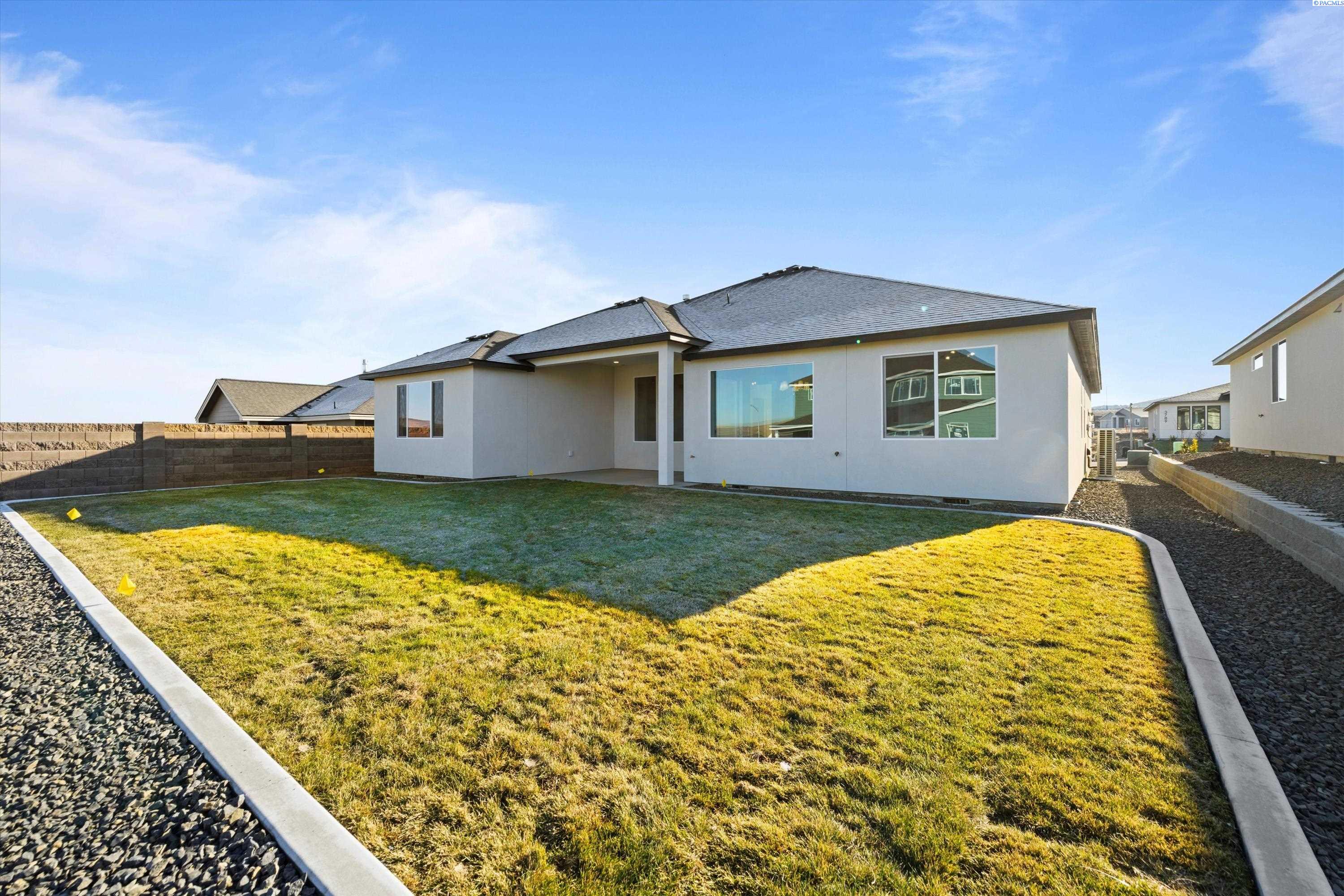 Richland, Washington, 99352, United States, 4 Bedrooms Bedrooms, ,3 BathroomsBathrooms,Residential,For Sale,1996125