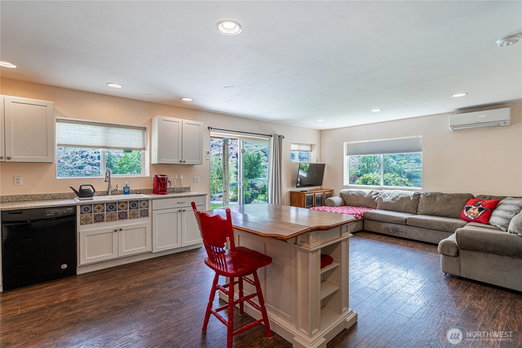 Chelan Falls, Washington, 98817, United States, 1 Bedroom Bedrooms, ,1 BathroomBathrooms,Residential,For Sale,1828092