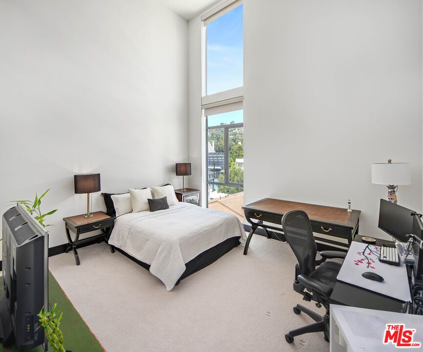 Los Angeles, California, 90028, United States, 3 Bedrooms Bedrooms, ,5 BathroomsBathrooms,Residential,For Sale,1744726