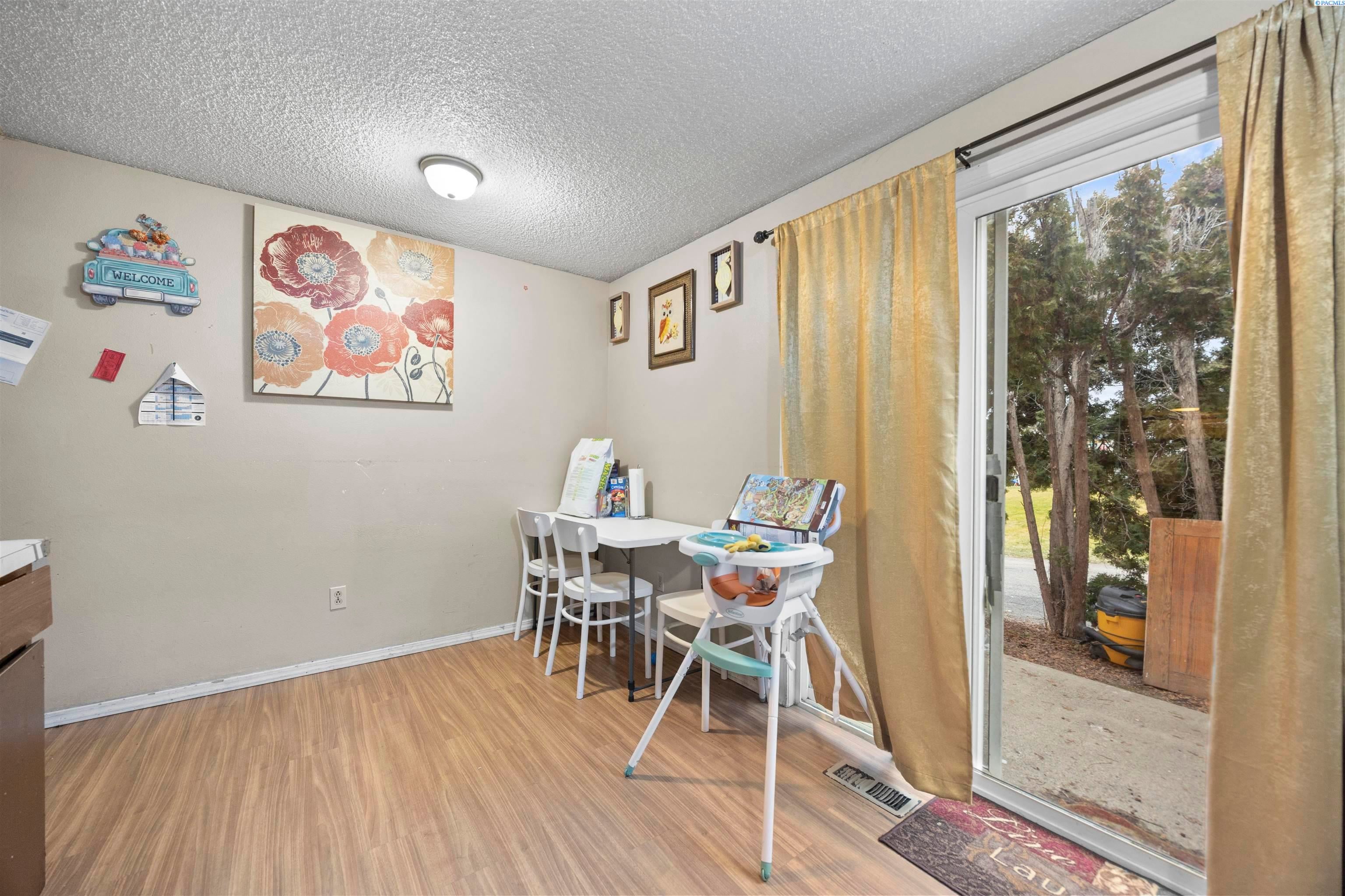 Zillah, Washington, 98953, United States, 9 Bedrooms Bedrooms, ,Residential,For Sale,2013273