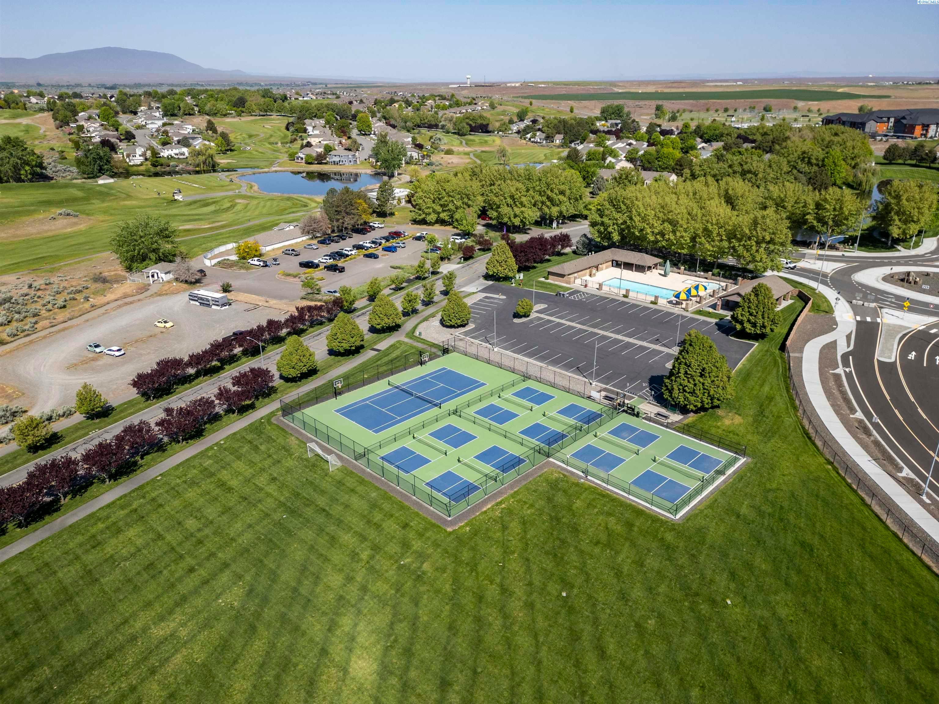 Richland, Washington, 99354, United States, 4 Bedrooms Bedrooms, ,3 BathroomsBathrooms,Residential,For Sale,1998079