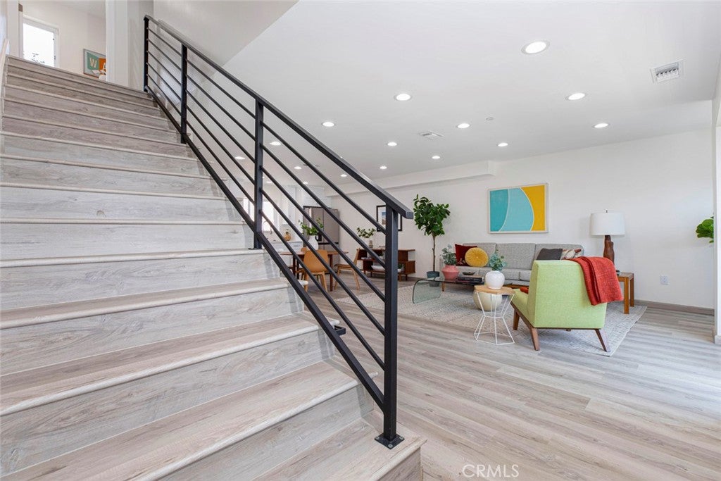 Los Angeles, California, 90027, United States, ,Residential,For Sale,1938959