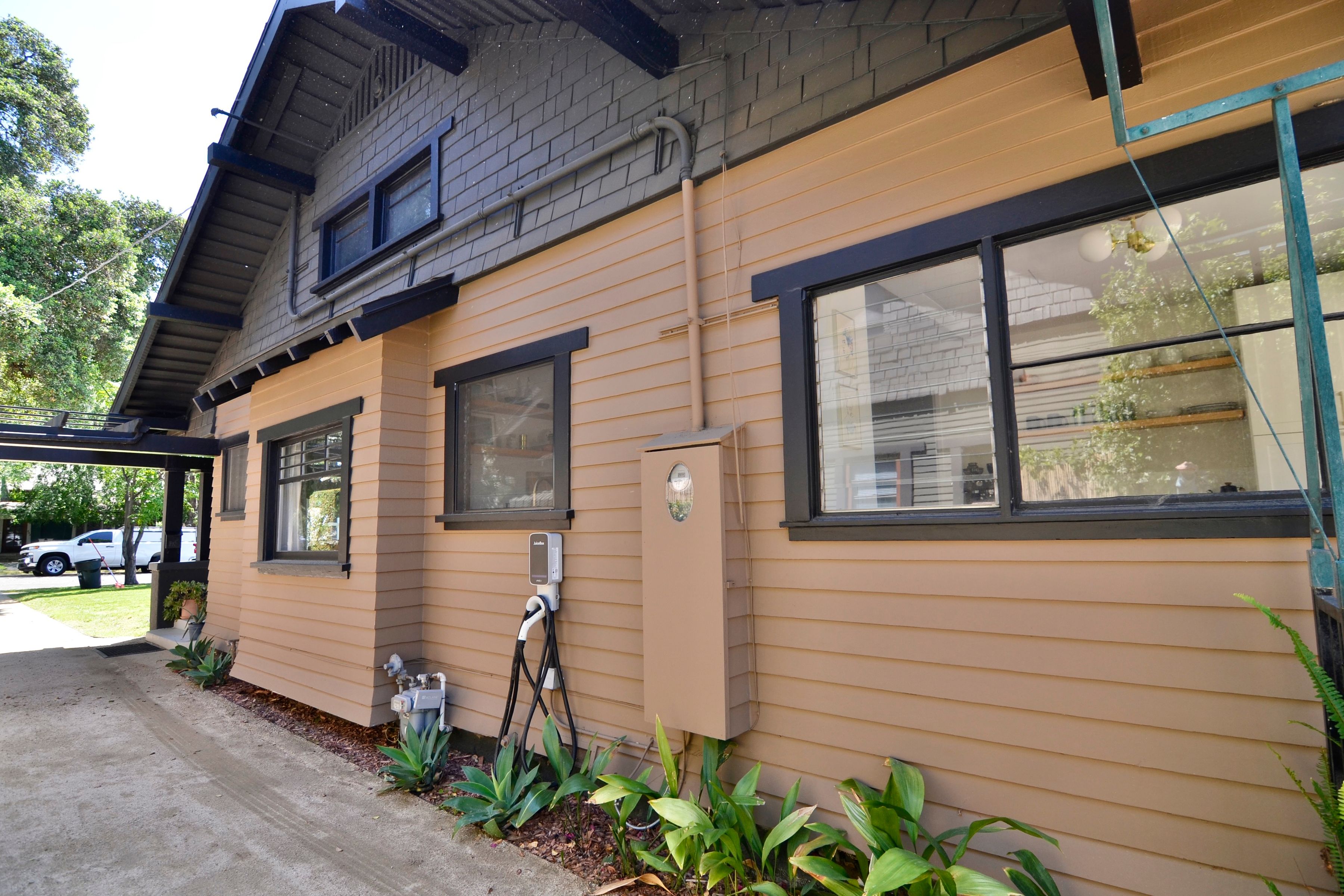  889 North Chester Avenue - 物件實景