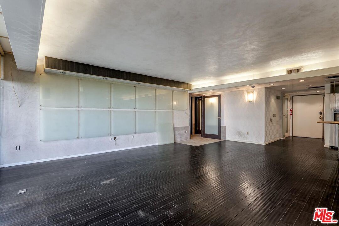 Los Angeles, California, 90024, United States, 2 Bedrooms Bedrooms, ,1 BathroomBathrooms,Residential,For Sale,1939322