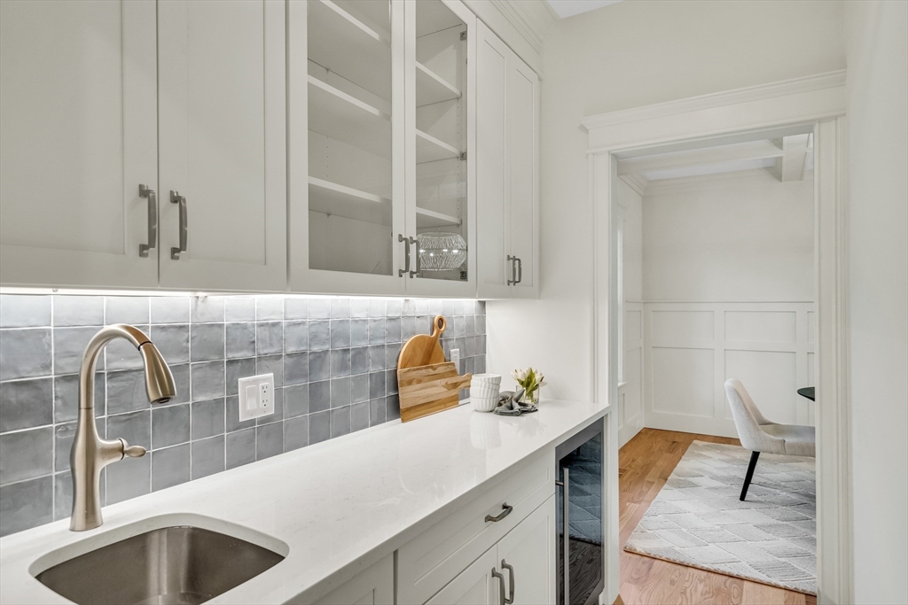 Lexington, Massachusetts, 02421, United States, 5 Bedrooms Bedrooms, ,5 BathroomsBathrooms,Residential,For Sale,1849755