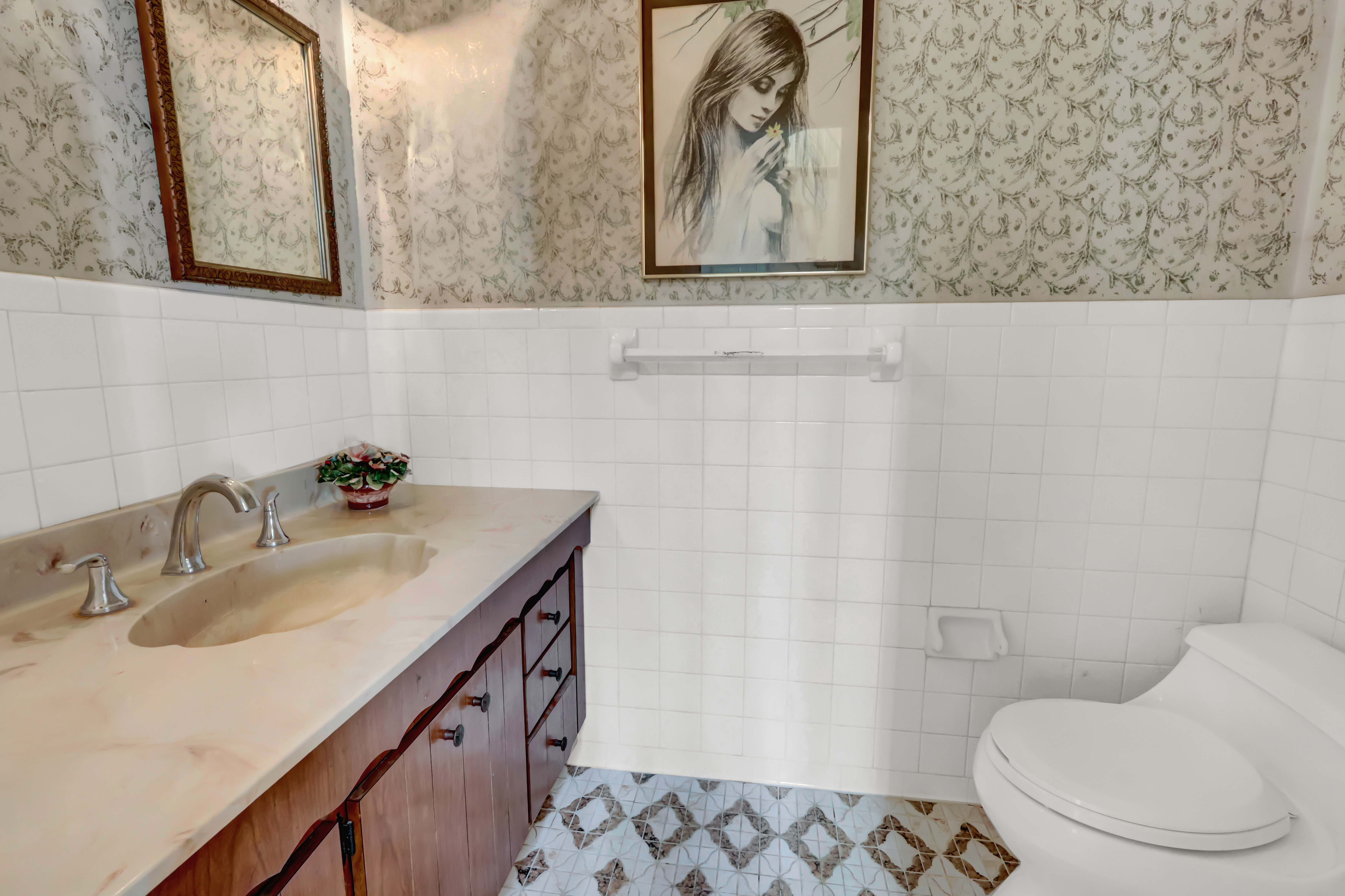 West Babylon, New York, 11704, United States, 3 Bedrooms Bedrooms, ,3 BathroomsBathrooms,Residential,For Sale,1977604