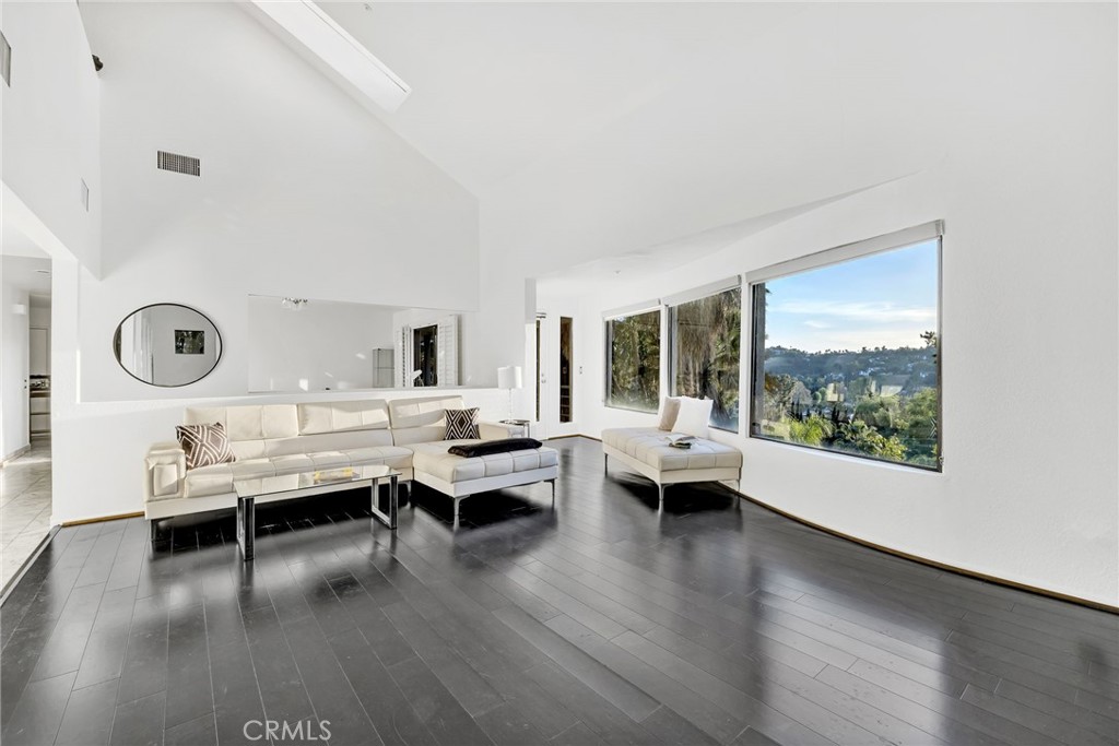 Woodland Hills, California, 91364, United States, 3 Bedrooms Bedrooms, ,3 BathroomsBathrooms,Residential,For Sale,1980470