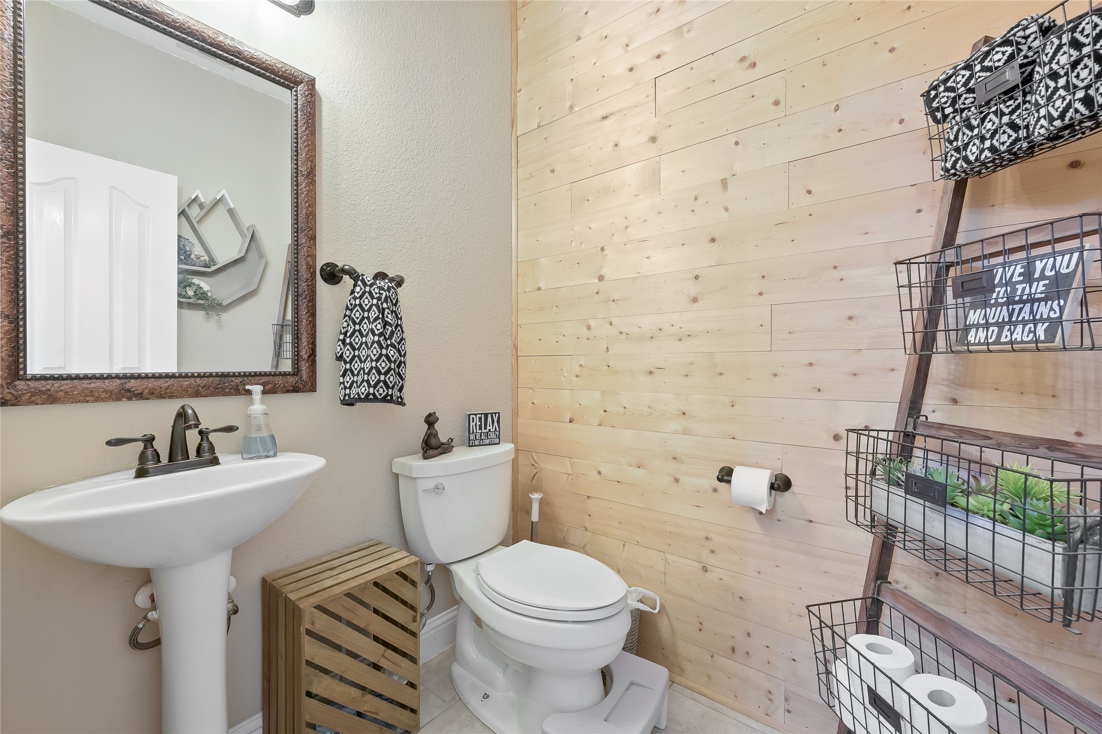 Burleson, Texas, 76028, United States, 4 Bedrooms Bedrooms, ,4 BathroomsBathrooms,Residential,For Sale,1874251