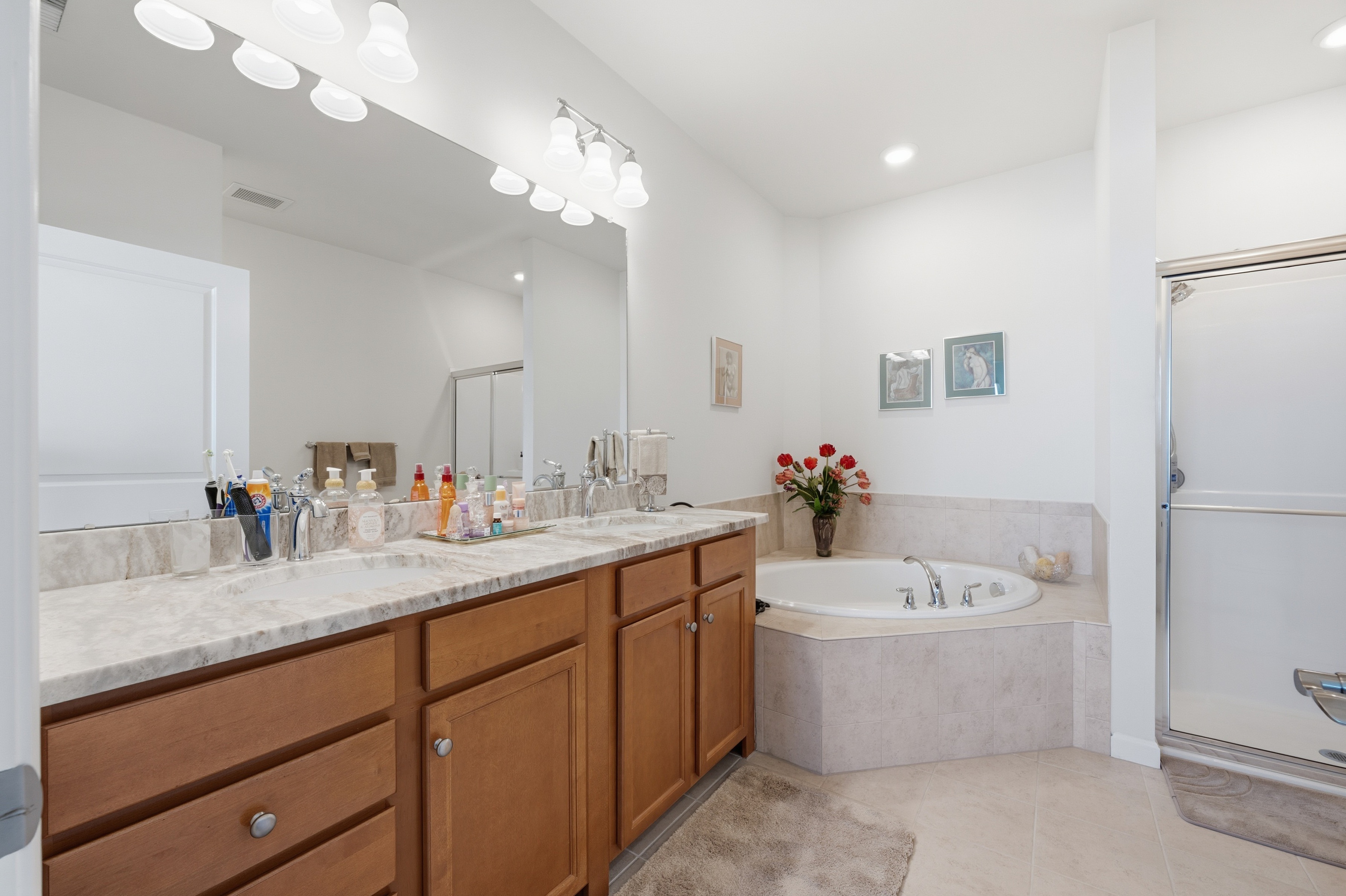 Natick, Massachusetts, 01760, United States, 2 Bedrooms Bedrooms, ,2 BathroomsBathrooms,Residential,For Sale,2015900