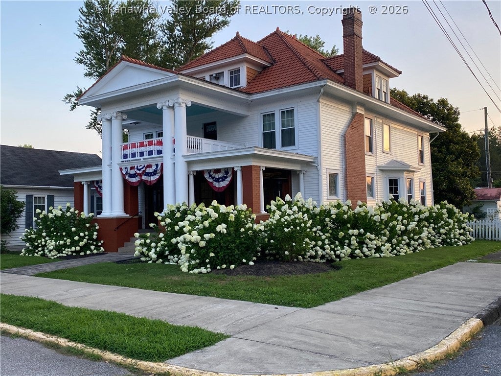 Henrietta St, Ravenswood, WV 26164
