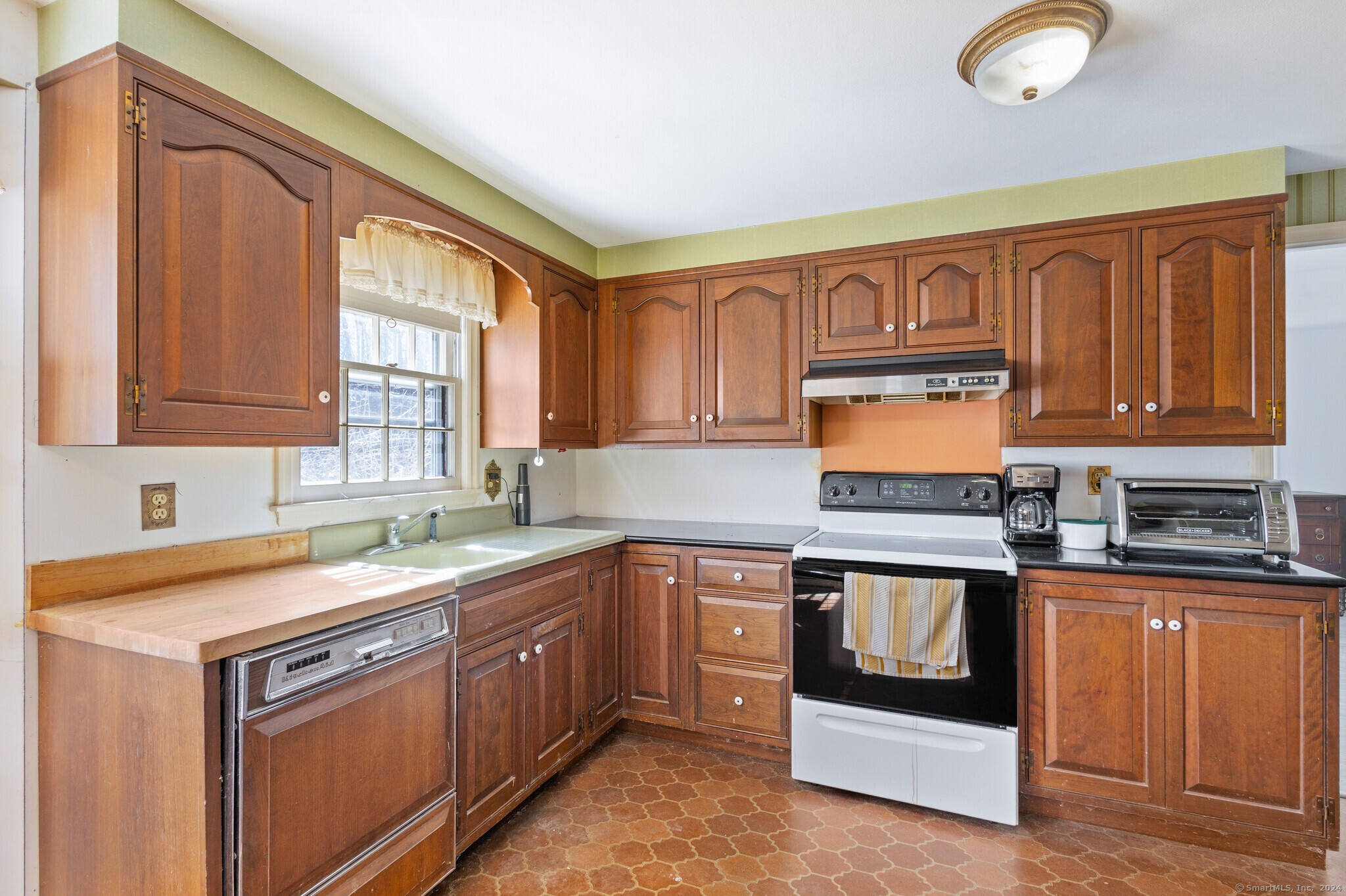 Harwinton, Connecticut, 06791, United States, 4 Bedrooms Bedrooms, ,3 BathroomsBathrooms,Residential,For Sale,1915551