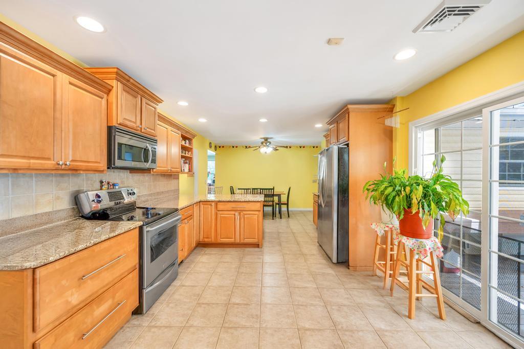 Islip Terrace, New York, 11752, United States, 3 Bedrooms Bedrooms, ,3 BathroomsBathrooms,Residential,For Sale,1898888