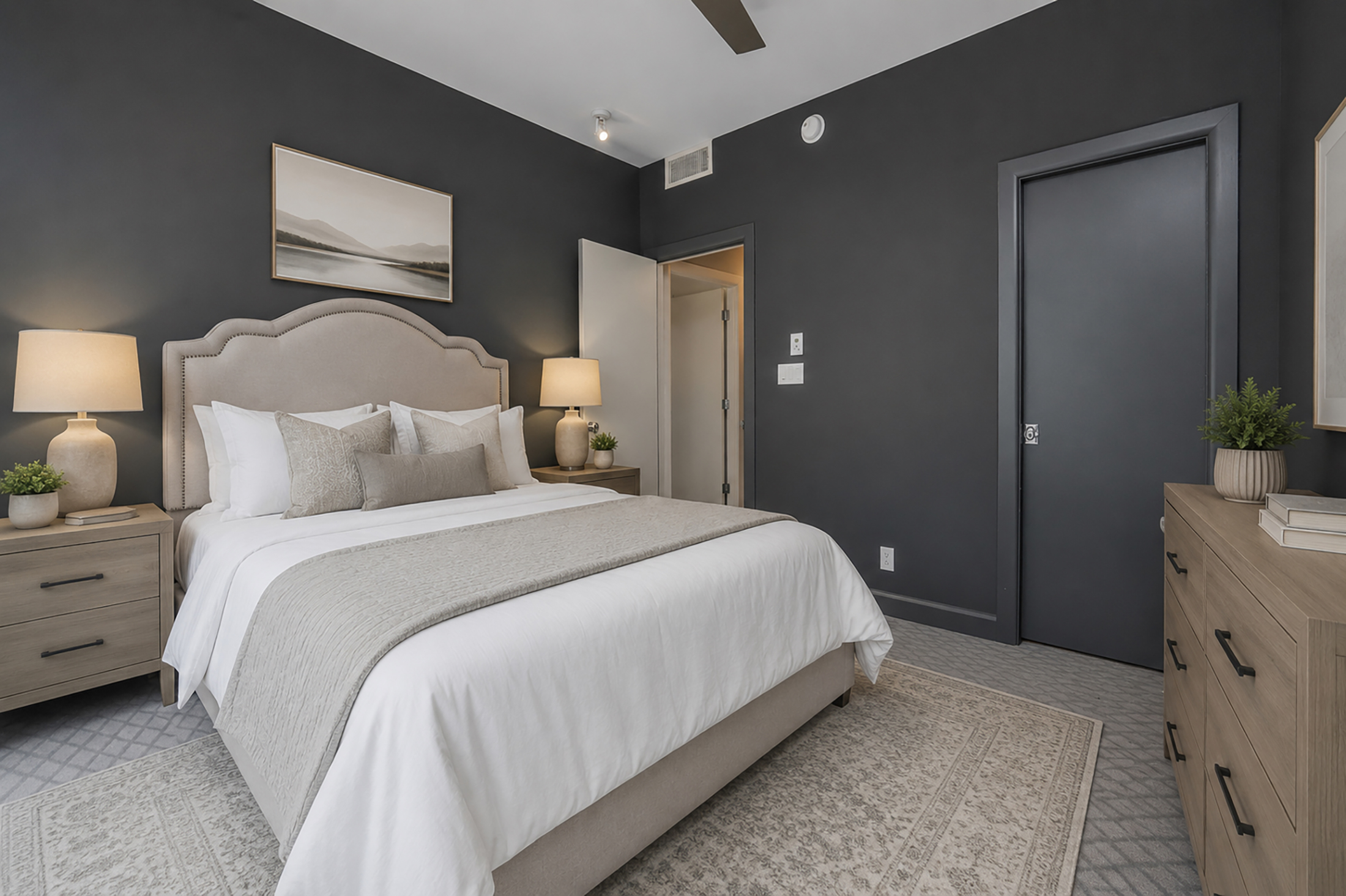  Fully Renovated Two-story Condo in the Iconic Colony House at Colony Square - 物件實景