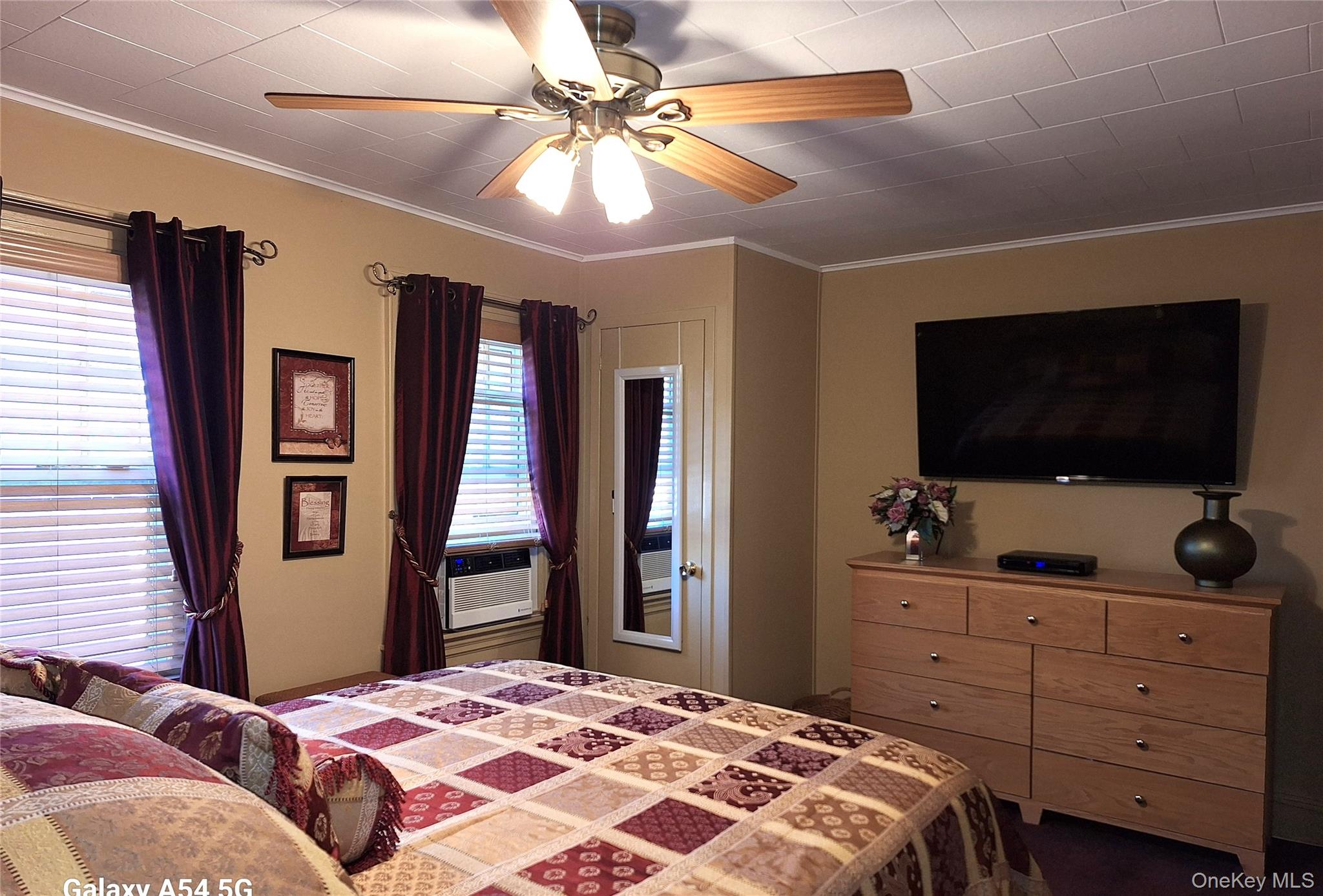 Woodhaven, New York, 11421, United States, 4 Bedrooms Bedrooms, ,2 BathroomsBathrooms,Residential,For Sale,2048228