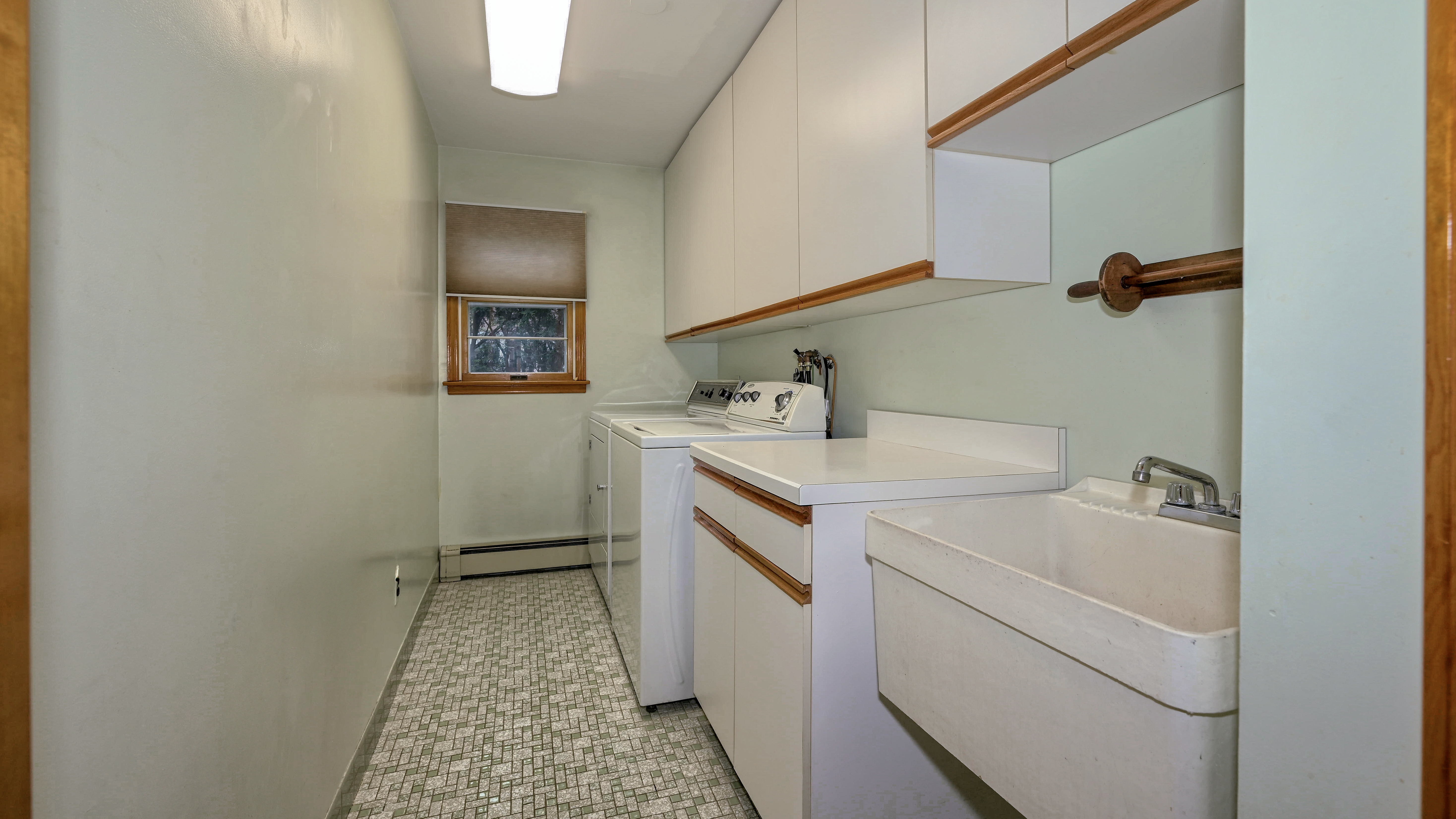 Nutley, New Jersey, 07110, United States, 4 Bedrooms Bedrooms, ,3 BathroomsBathrooms,Residential,For Sale,1974859