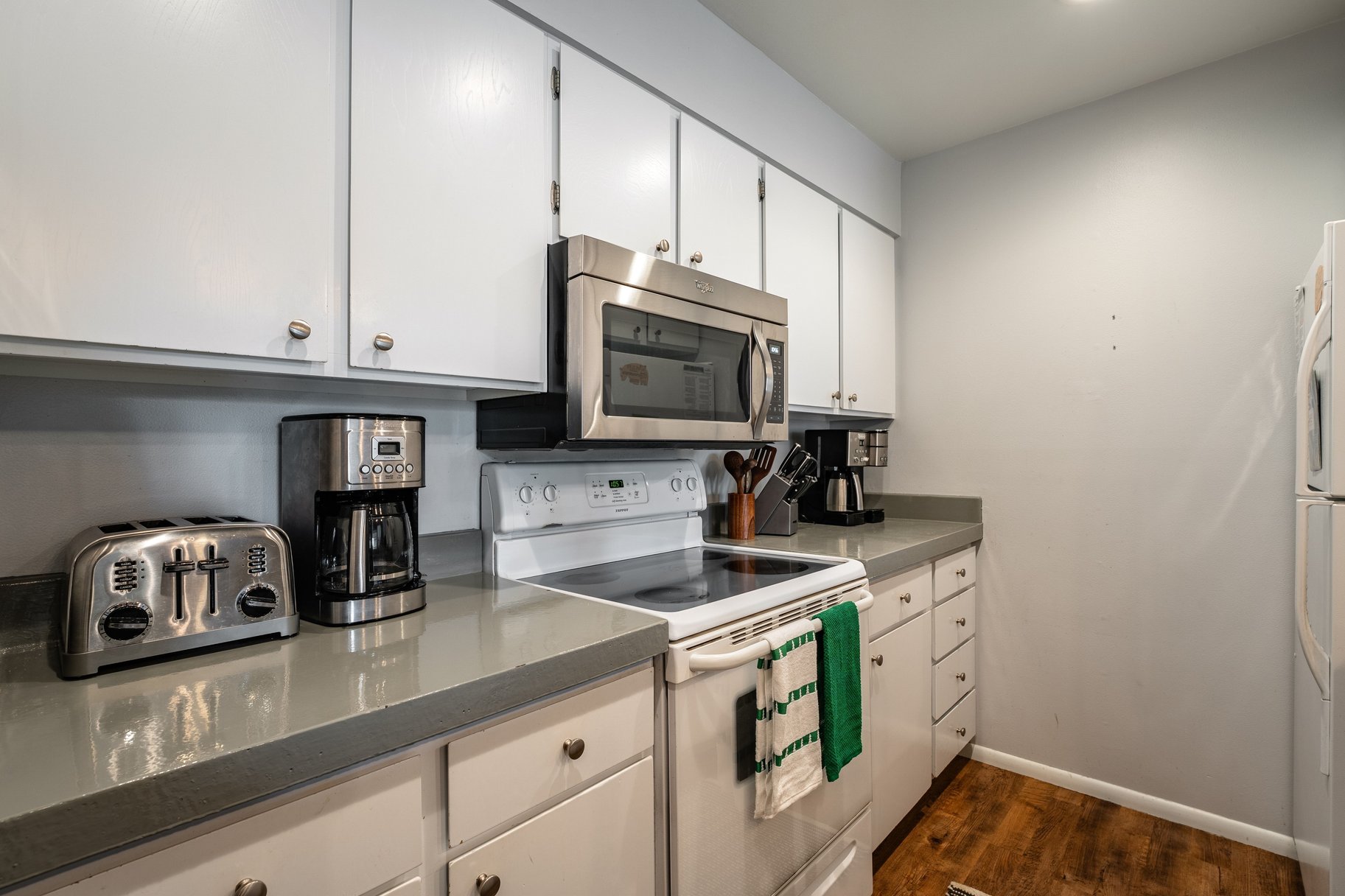  Sunny 3 Bedroom Unit plus Loft with Amenities - 物件實景