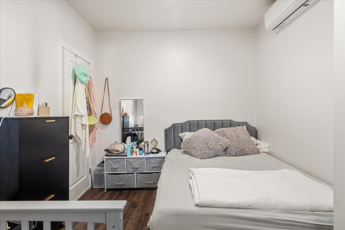 Bergen, Lodi Borough, New Jersey, 07644, United States, 6 Bedrooms Bedrooms, ,4 BathroomsBathrooms,Residential,For Sale,1977349