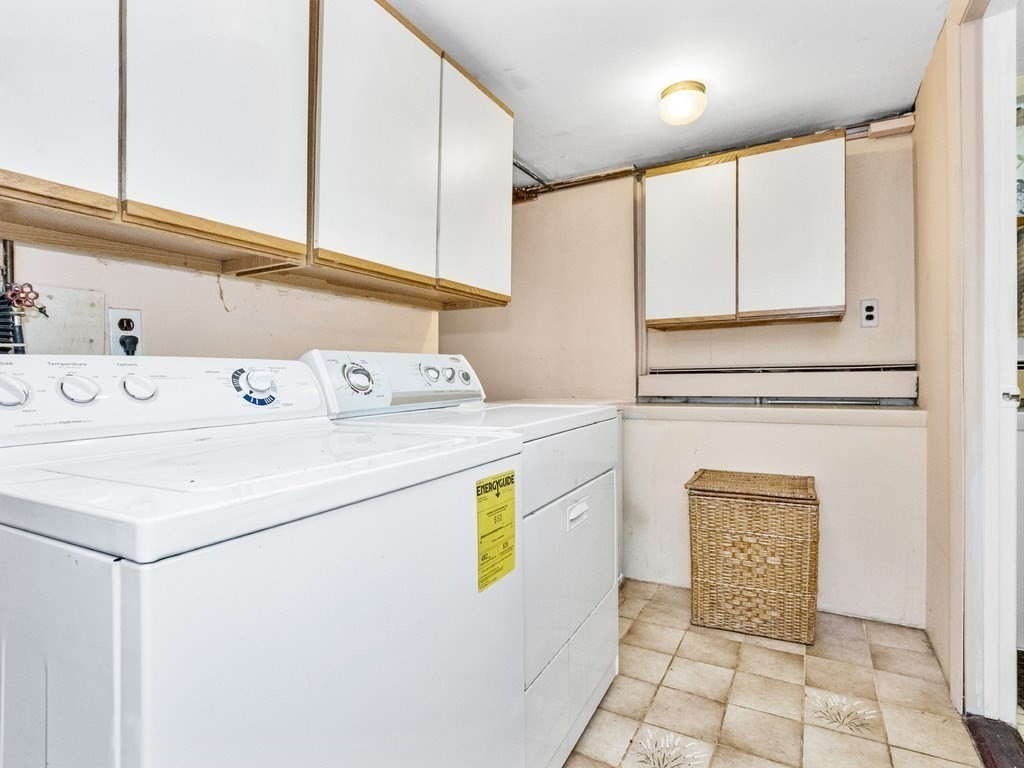 Waltham, Massachusetts, 02452, United States, 4 Bedrooms Bedrooms, ,2 BathroomsBathrooms,Residential,For Sale,1939340
