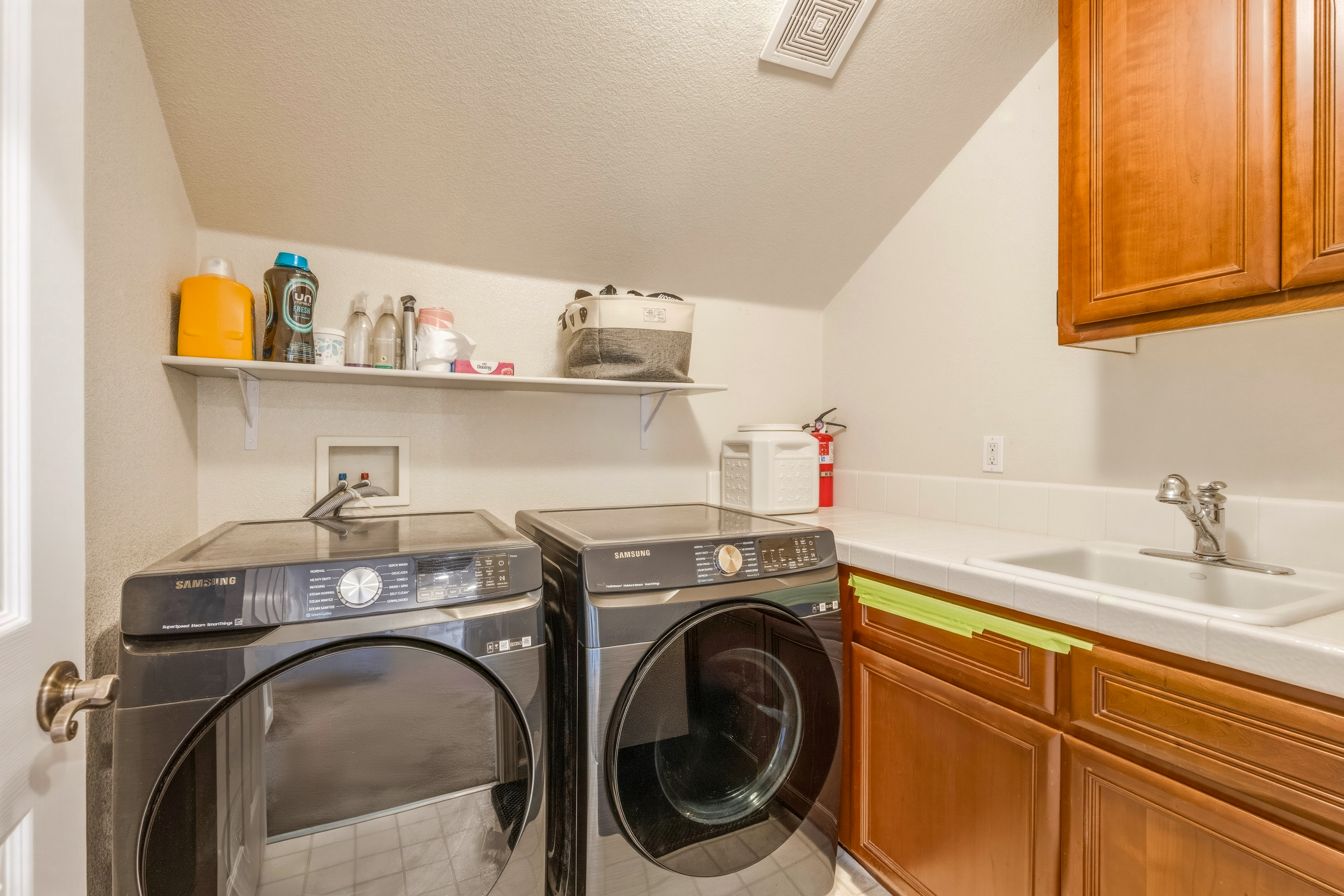  Spacious Atherton Ranch Beauty - 物件實景