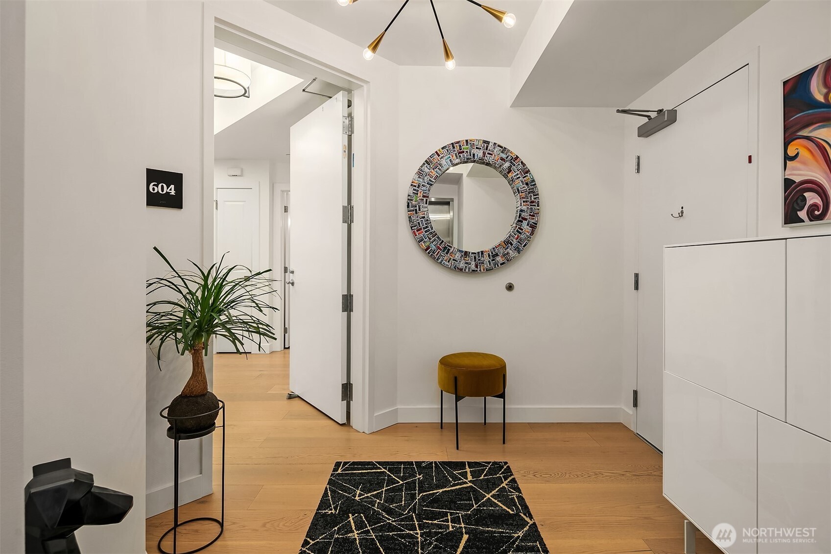 Seattle, Washington, 98101, United States, 1 Bedroom Bedrooms, ,2 BathroomsBathrooms,Residential,For Sale,1913500