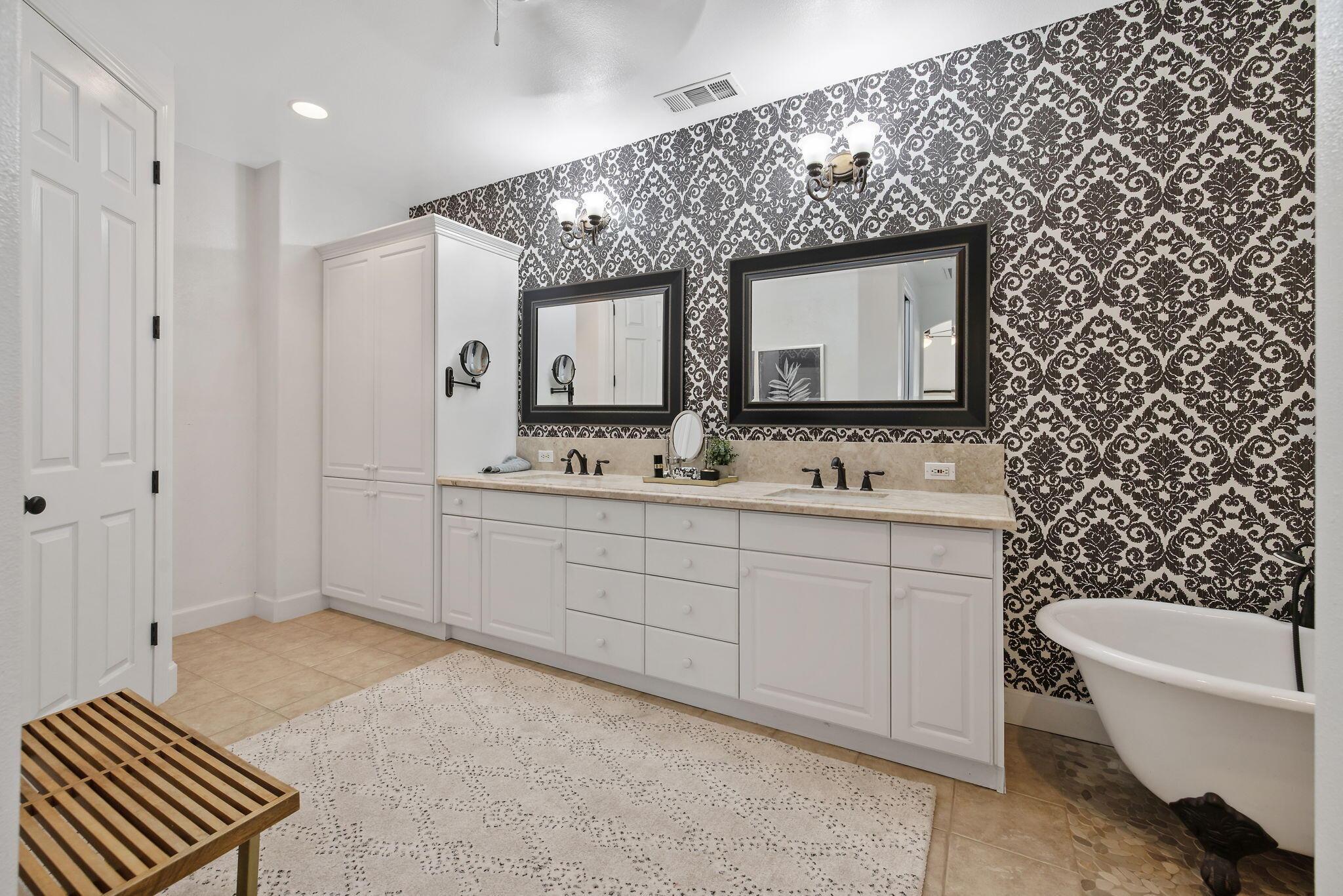 Visalia, California, 93277, United States, 3 Bedrooms Bedrooms, ,2 BathroomsBathrooms,Residential,For Sale,2048559