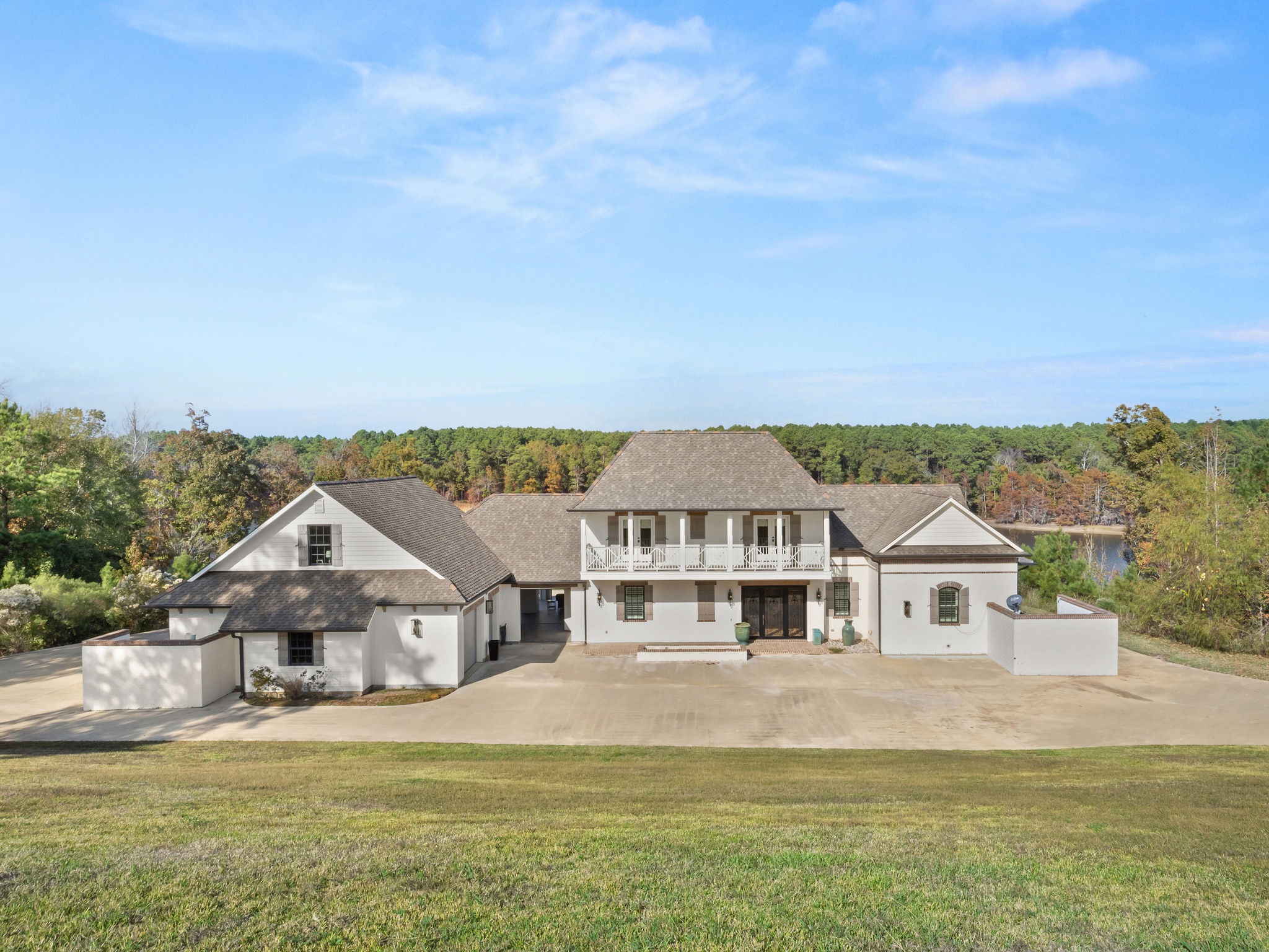 Many, Louisiana, 71449, United States, 3 Bedrooms Bedrooms, ,4 BathroomsBathrooms,Residential,For Sale,1998076