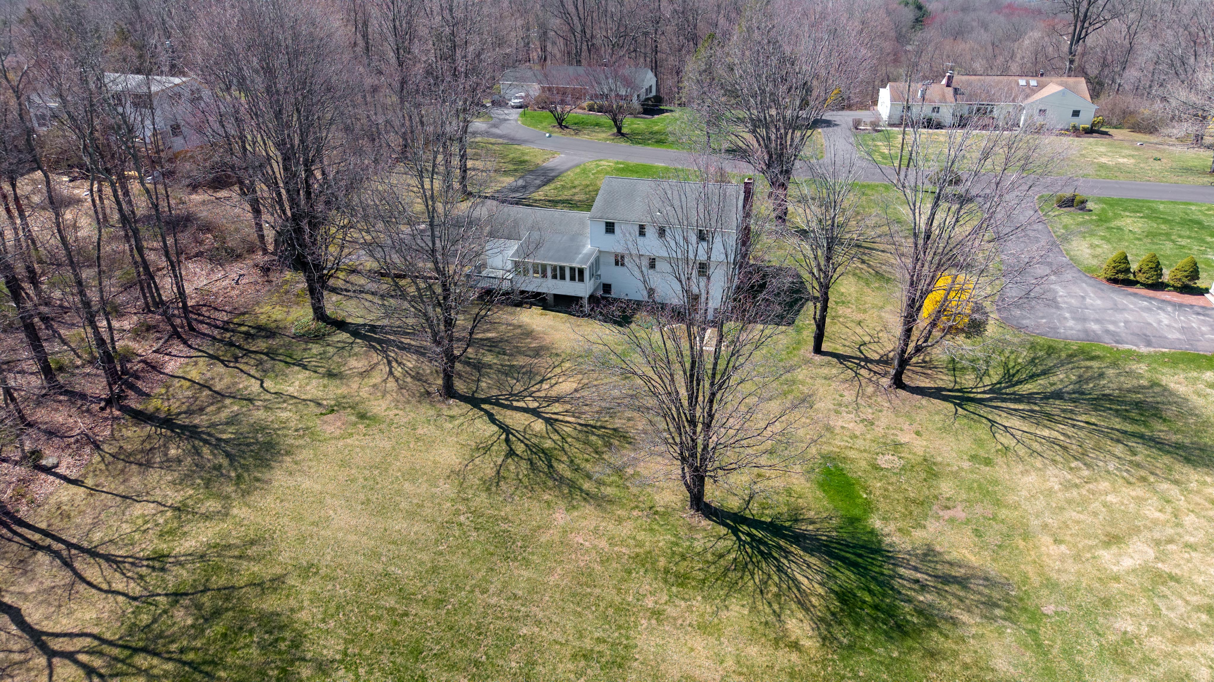  Well Built Colonial - 物件實景