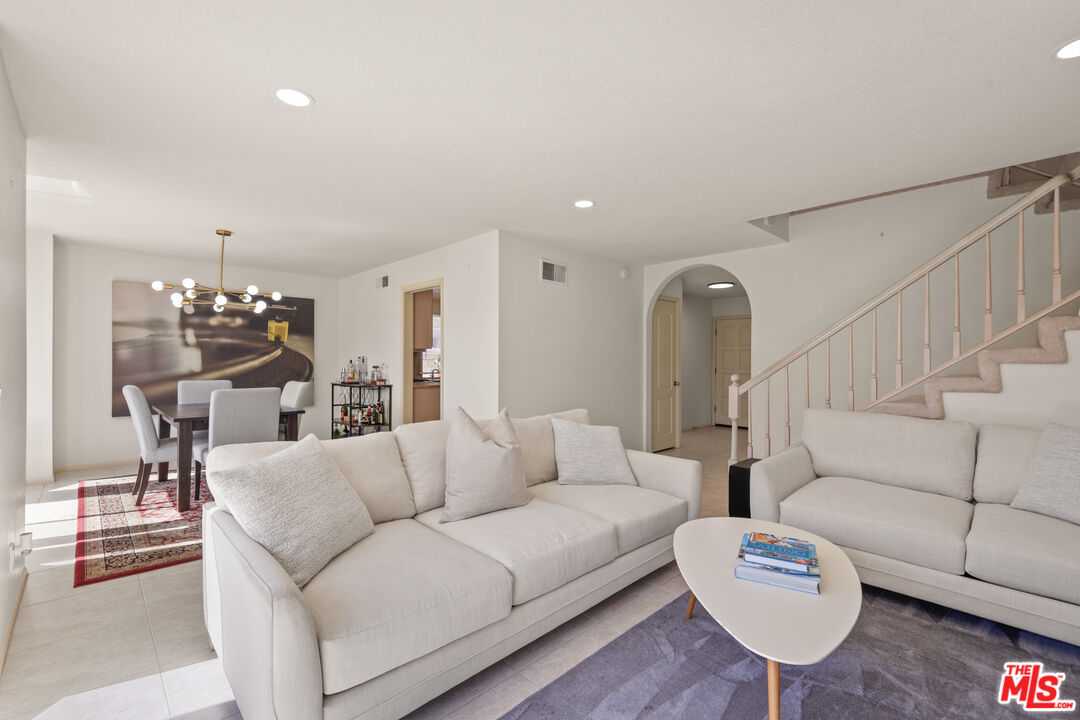 Porter Ranch, California, 91326, United States, 4 Bedrooms Bedrooms, ,3 BathroomsBathrooms,Residential,For Sale,1906036